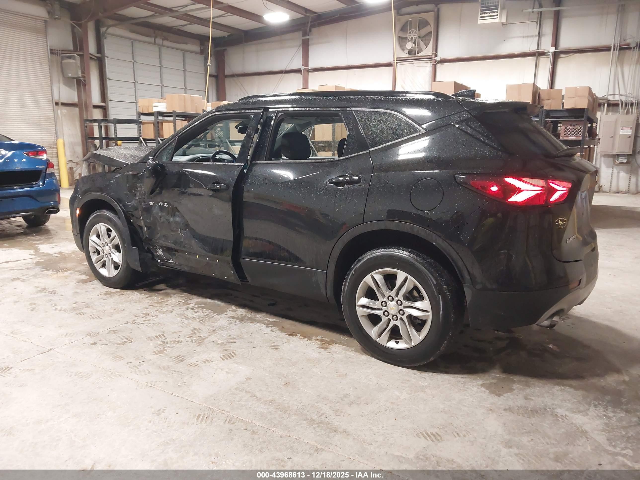 CHEVROLET BLAZER image 3