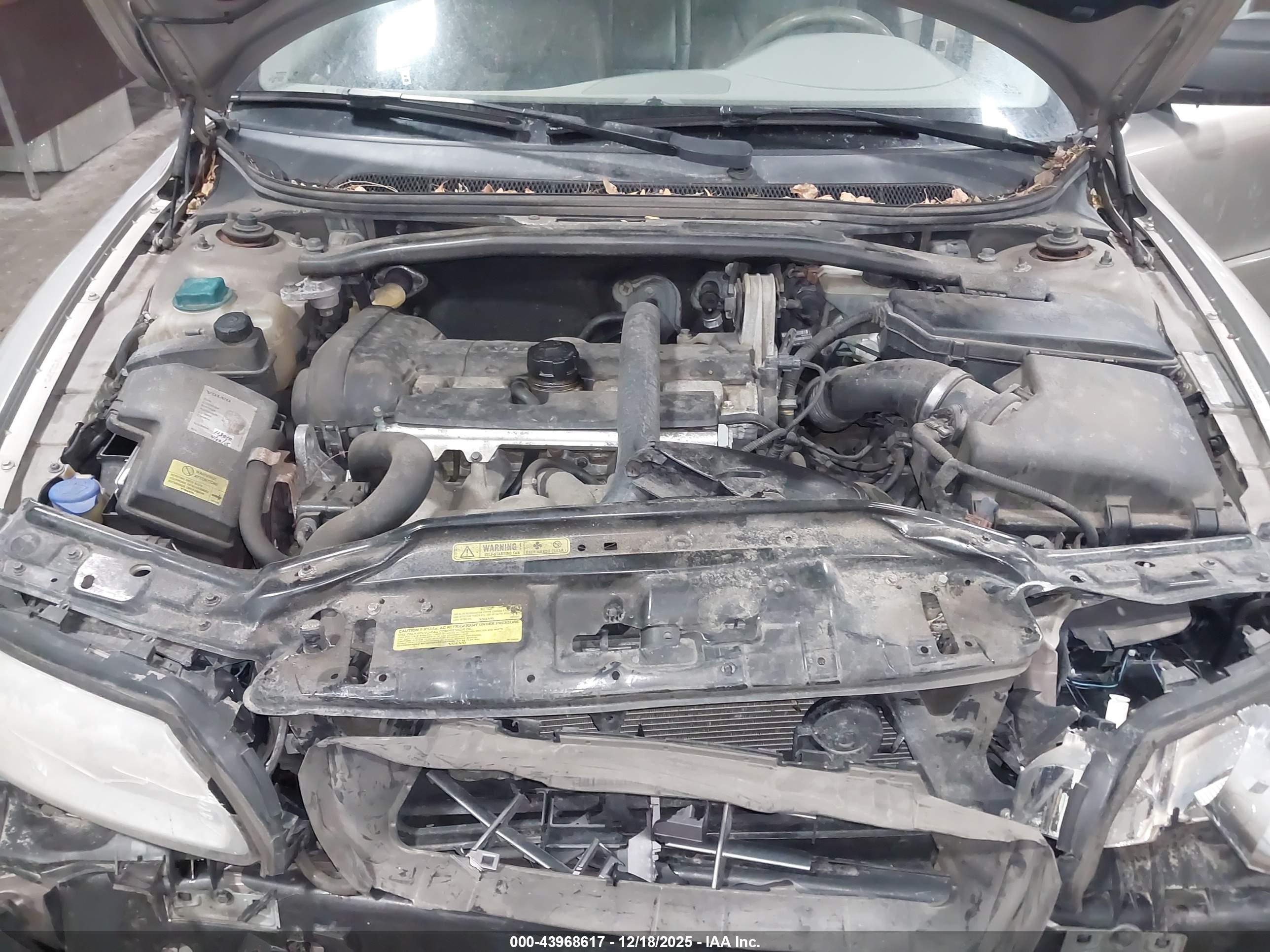 VOLVO XC70 image 10