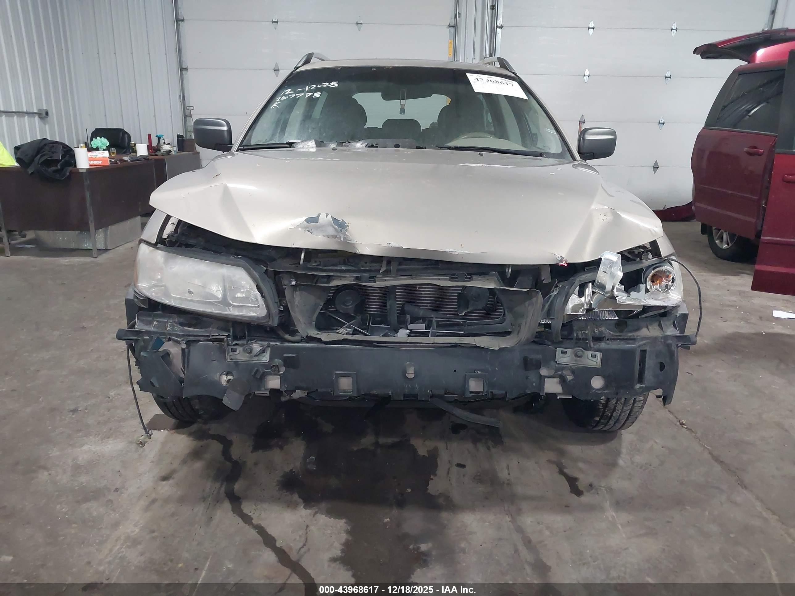 VOLVO XC70 image 6