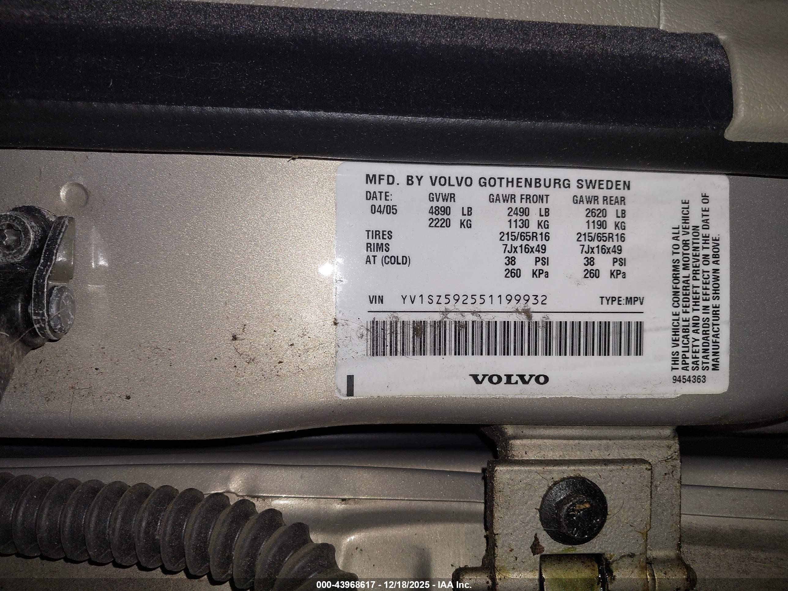 VOLVO XC70 image 9