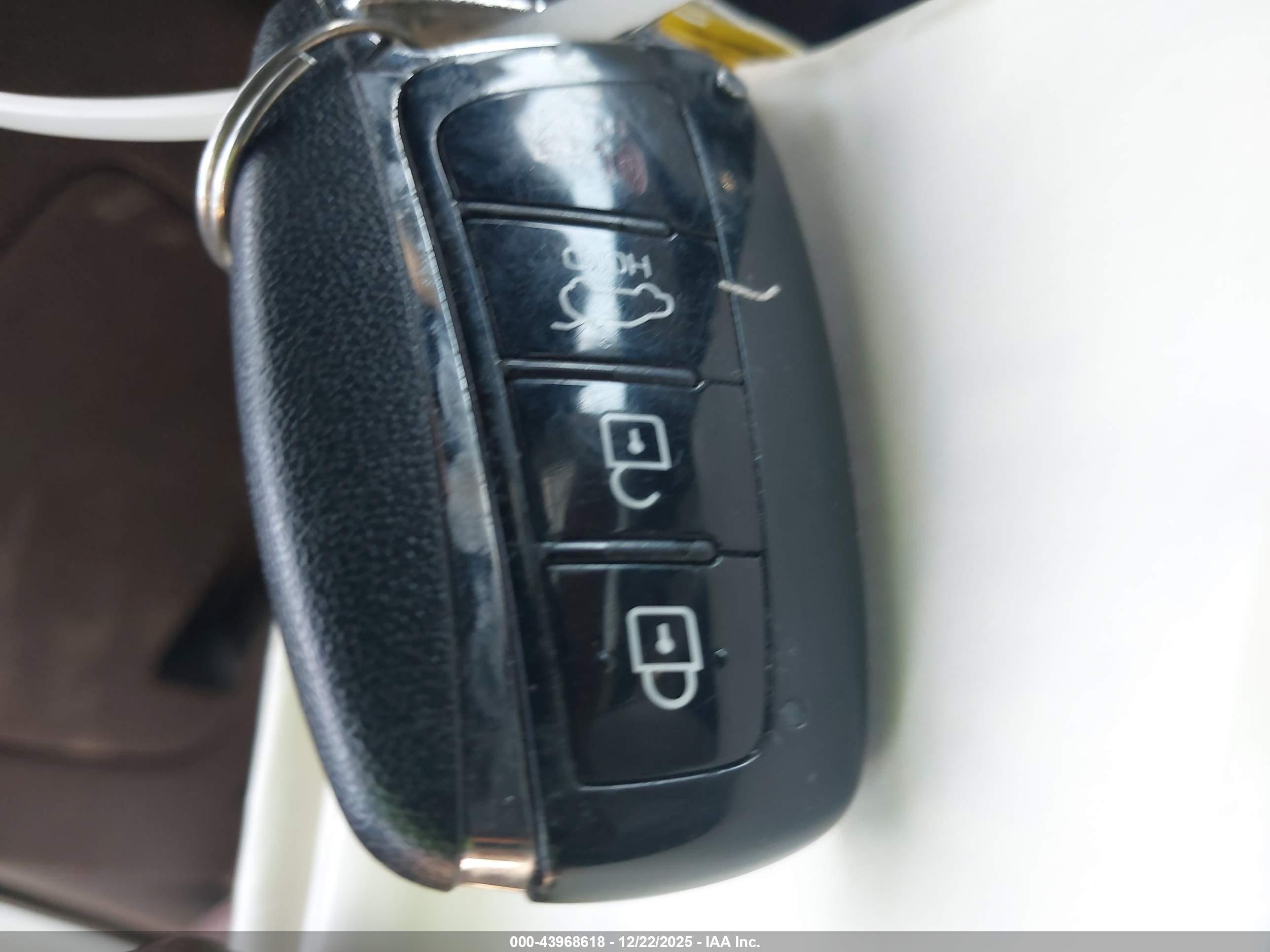 HYUNDAI SANTA image 11