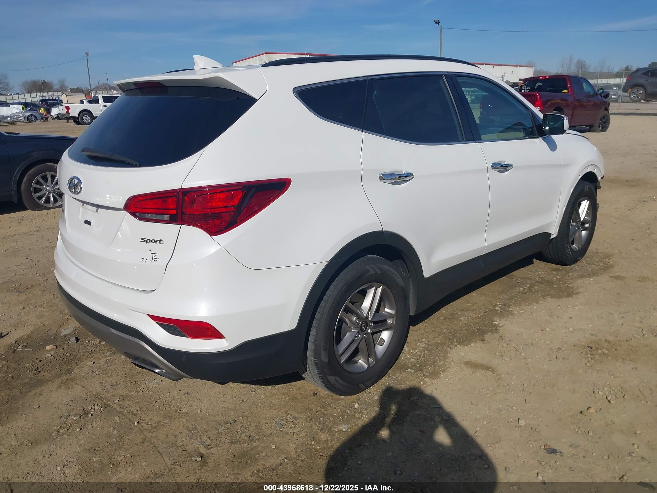 HYUNDAI SANTA image 4