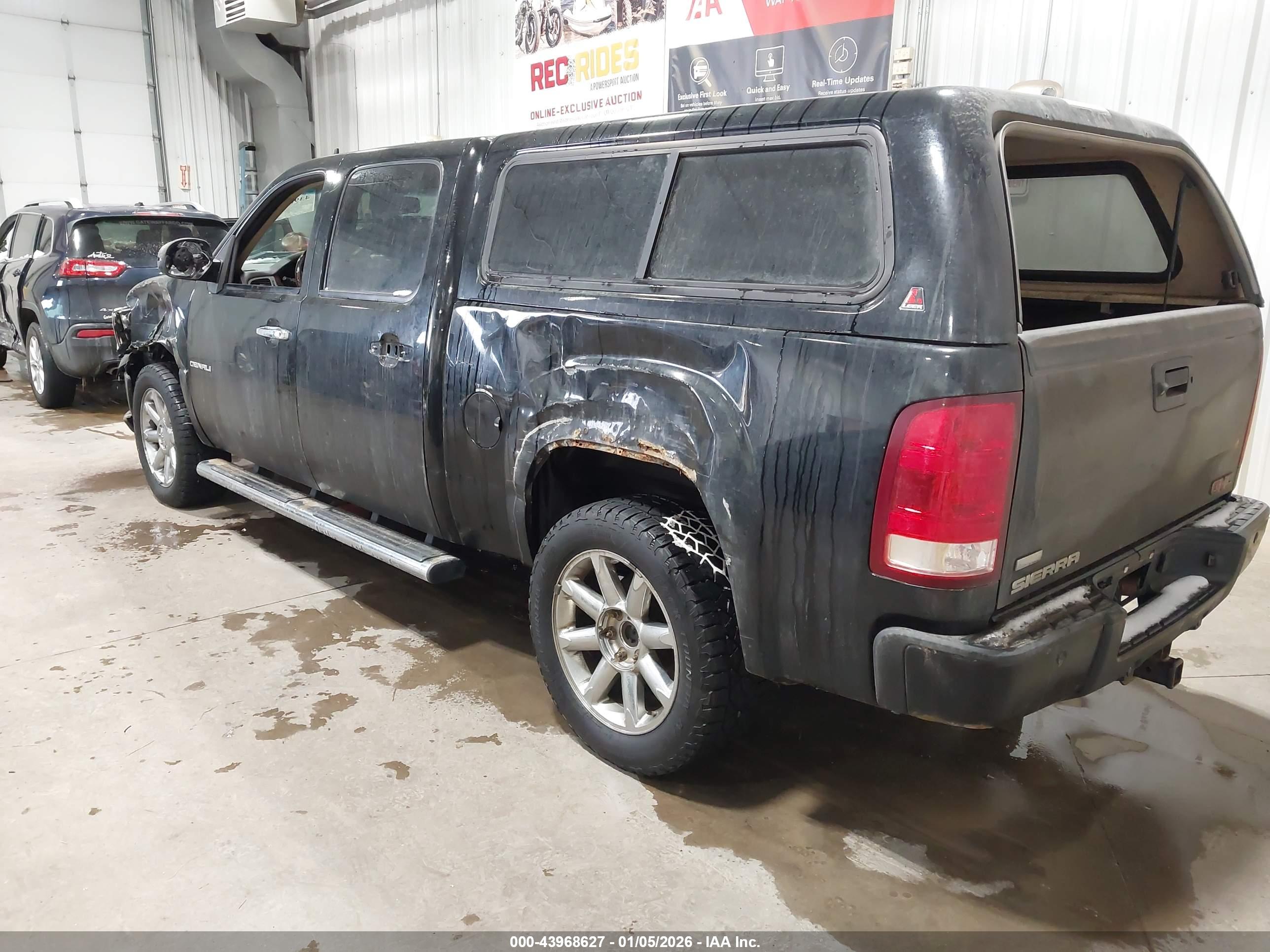 GMC SIERRA image 3