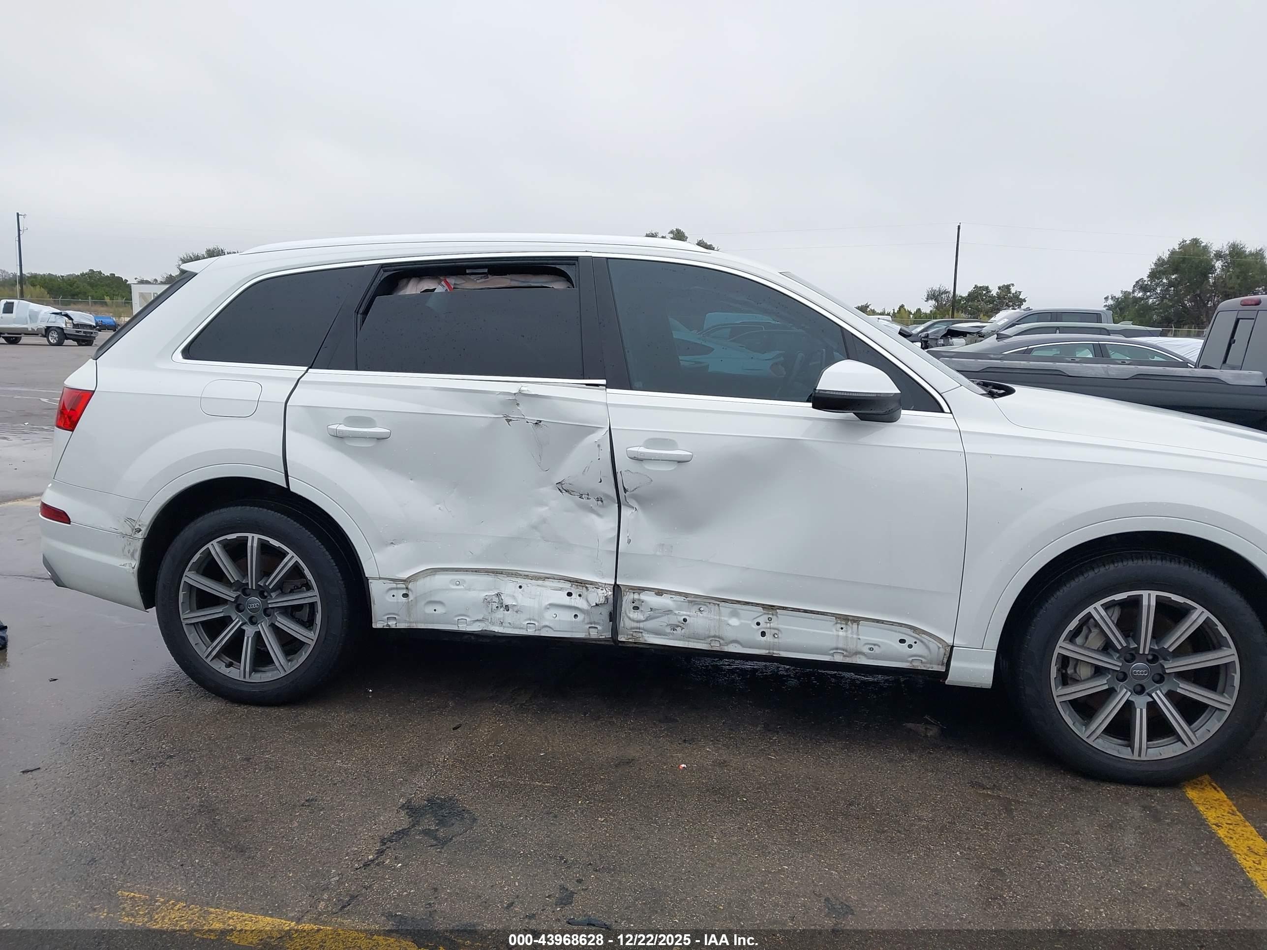 AUDI Q7 image 6
