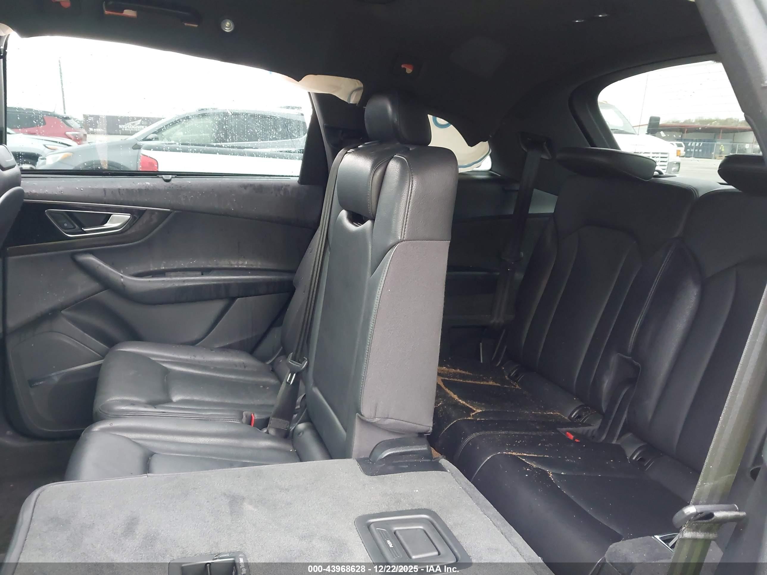 AUDI Q7 image 8