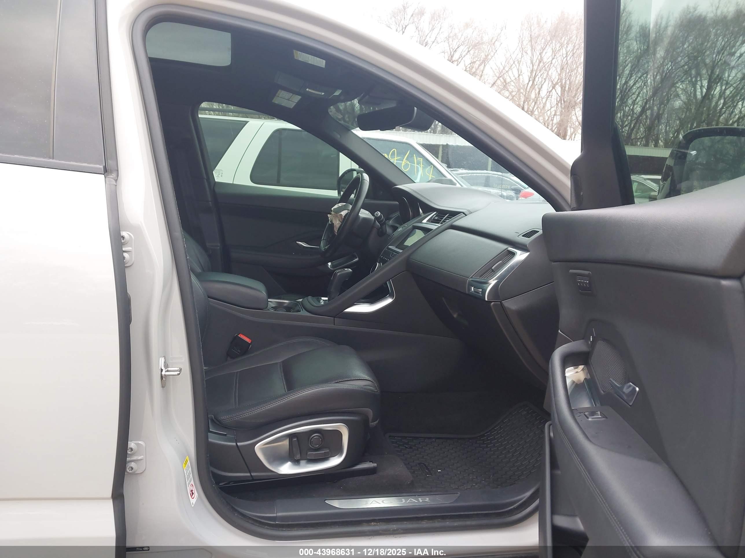 JAGUAR E-PACE image 5