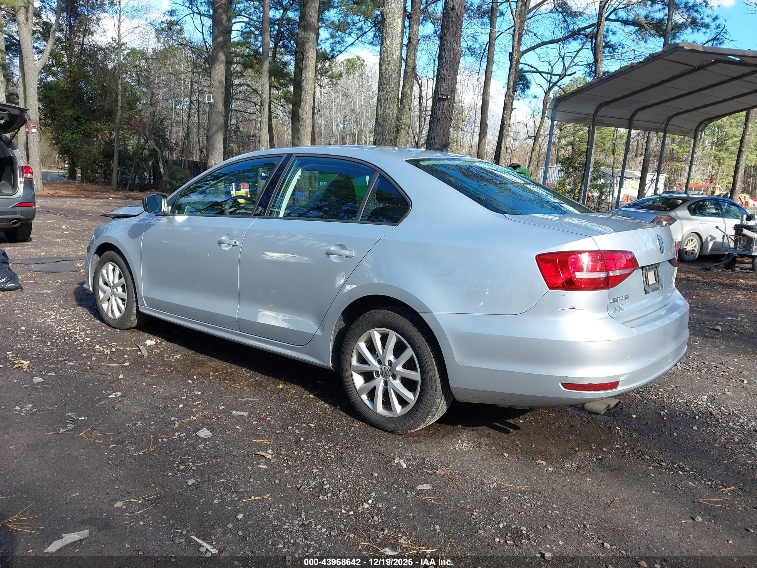 VOLKSWAGEN JETTA image 3