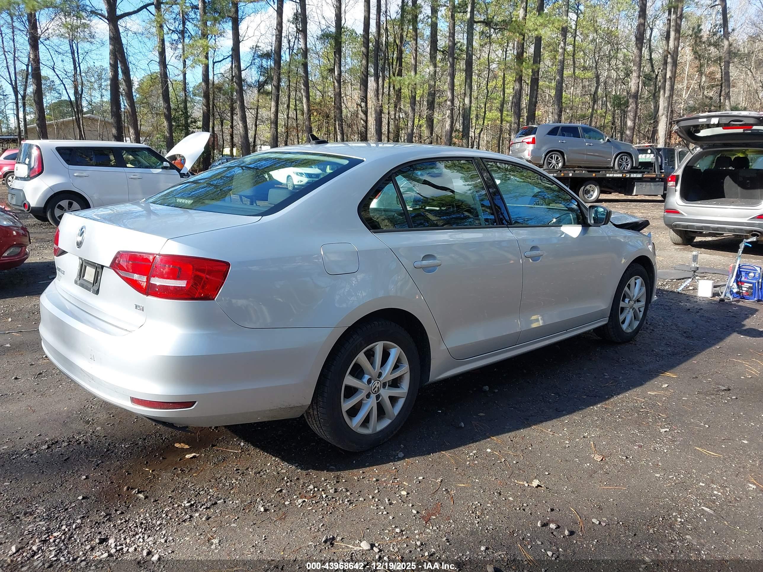 VOLKSWAGEN JETTA image 4