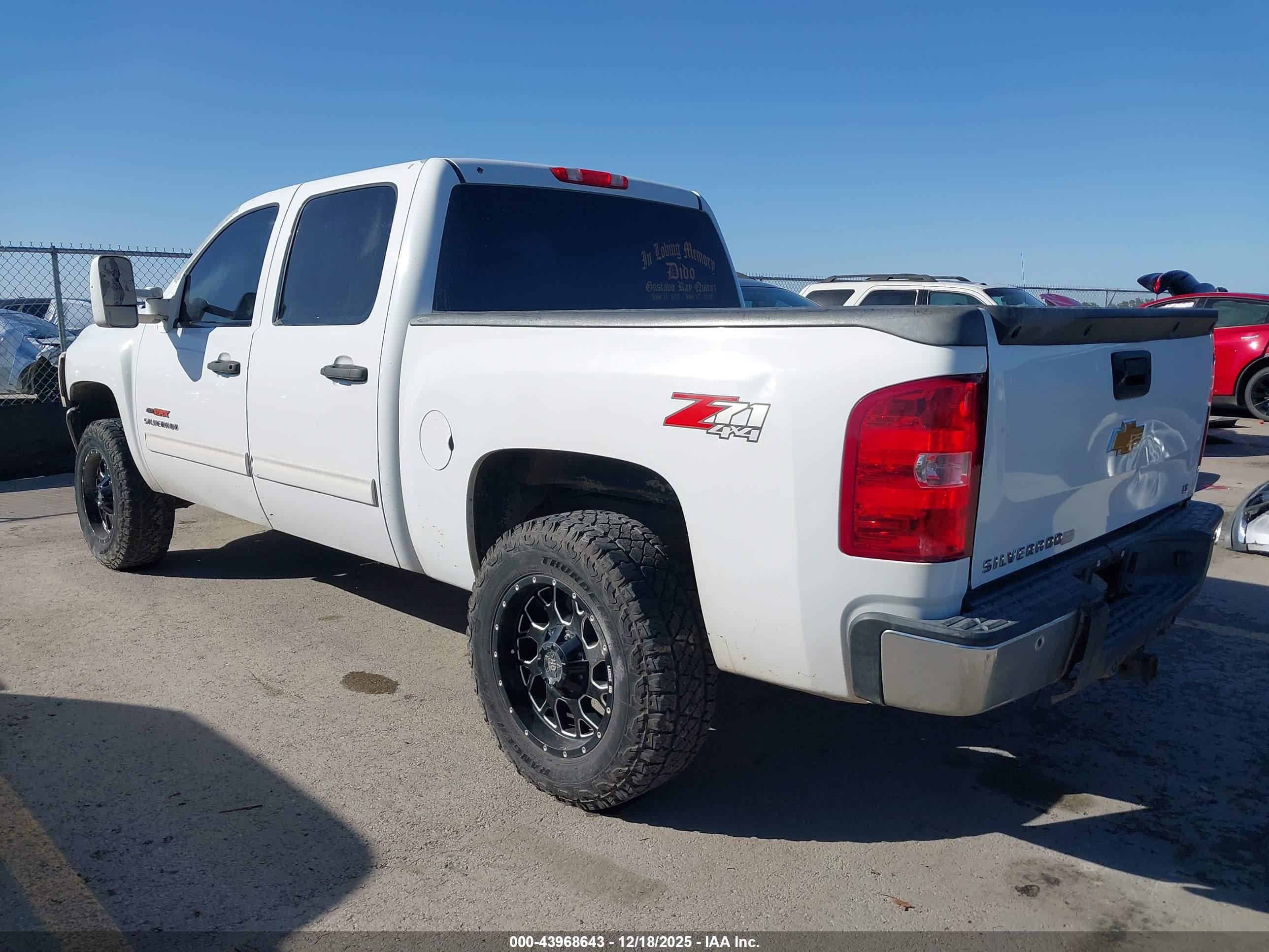 CHEVROLET SILVERADO image 3