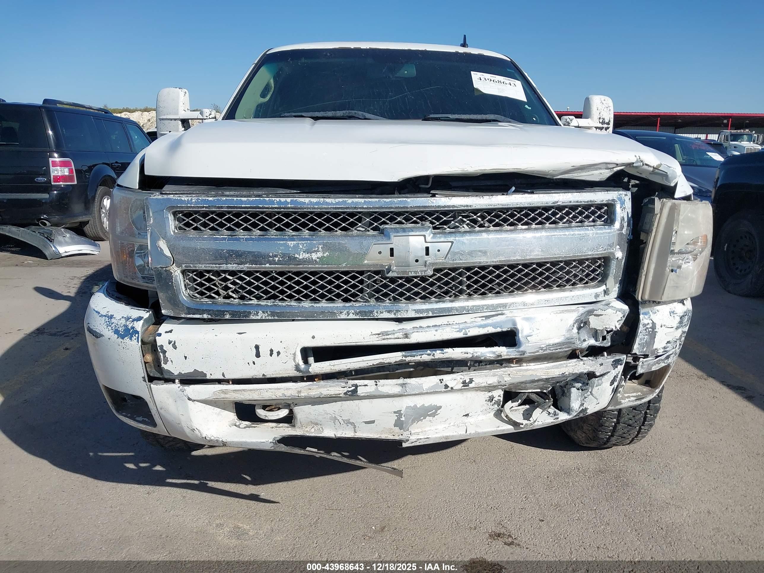 CHEVROLET SILVERADO image 6