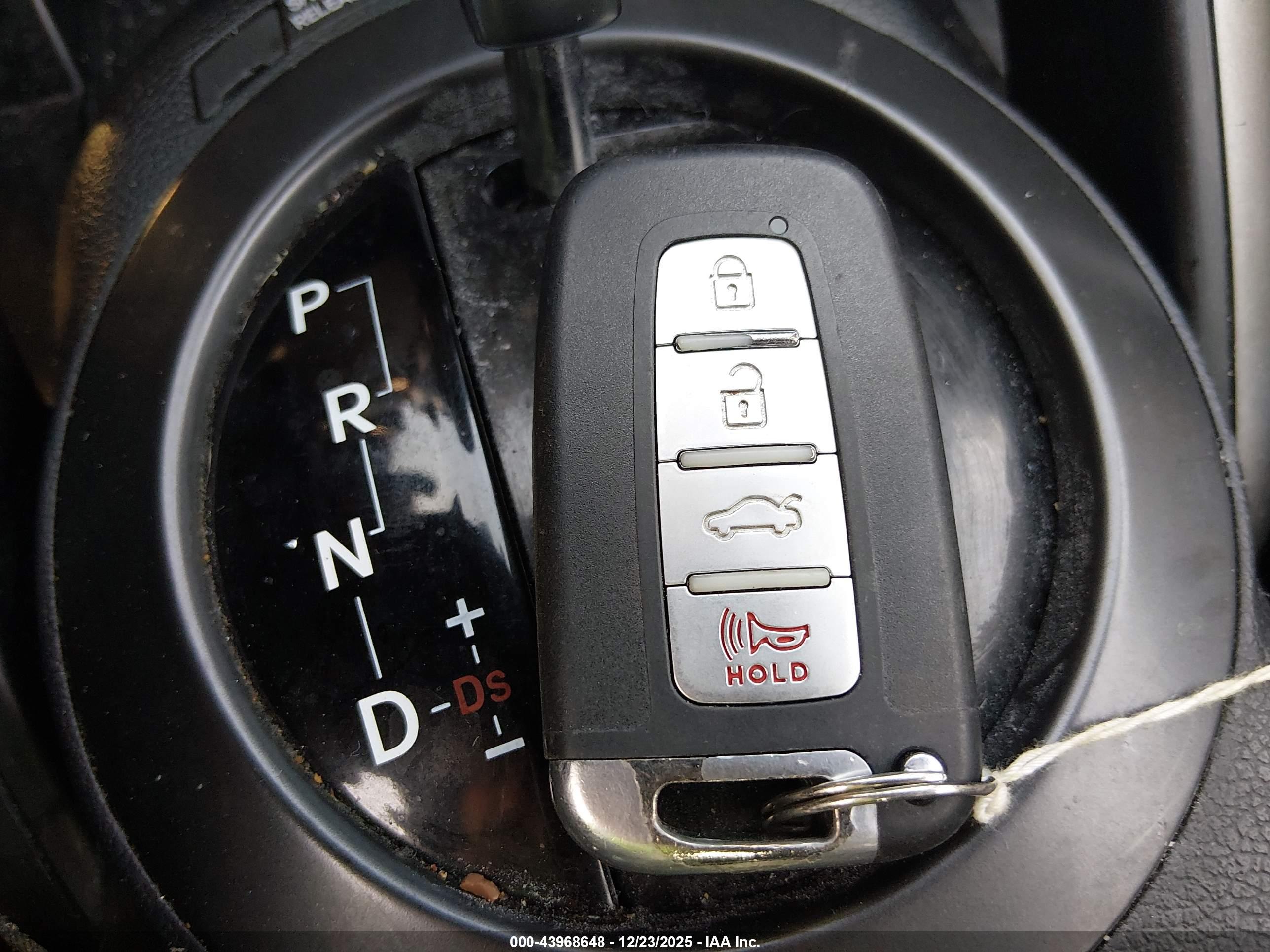 HYUNDAI VELOSTER image 11