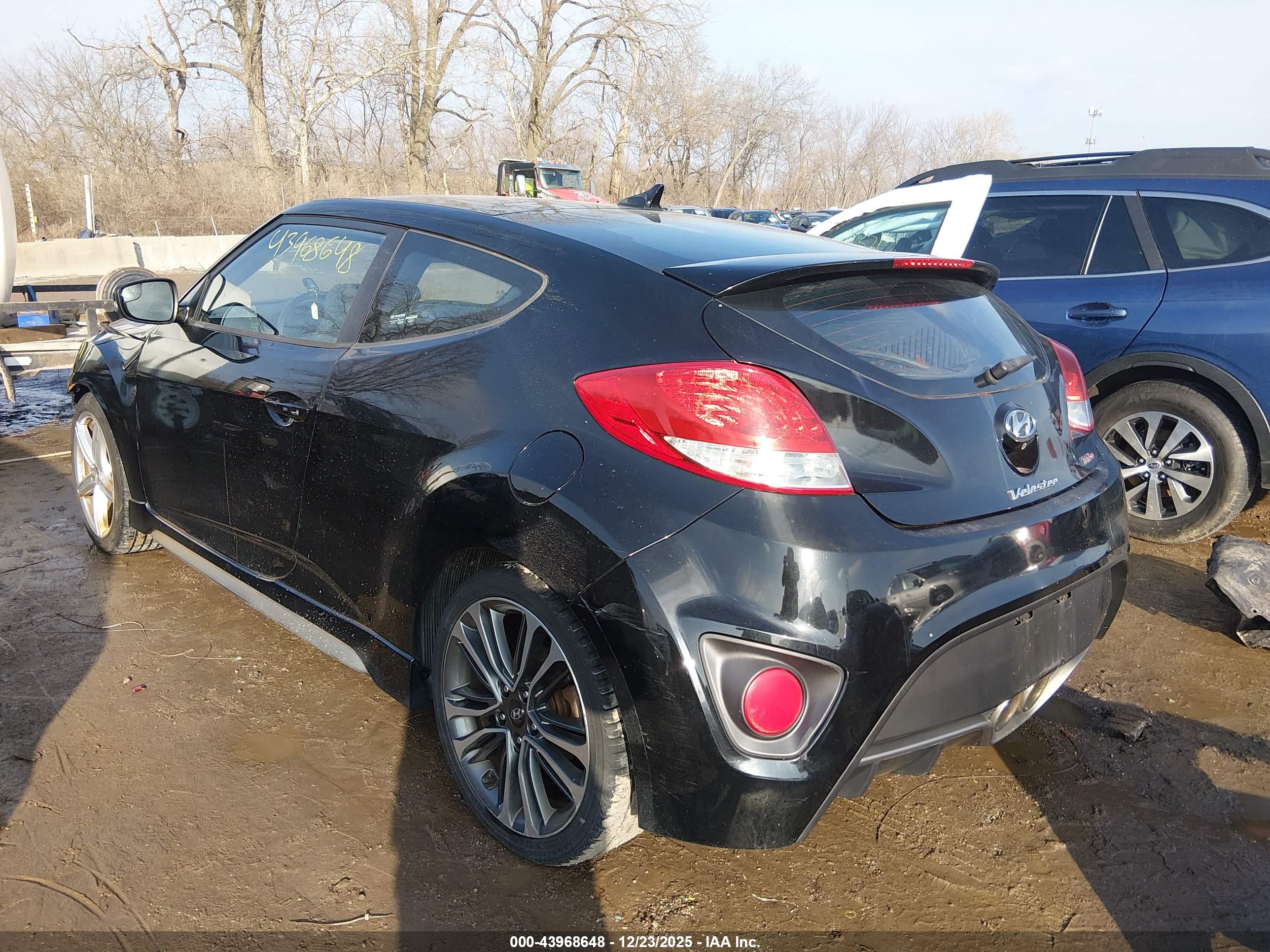 HYUNDAI VELOSTER image 3