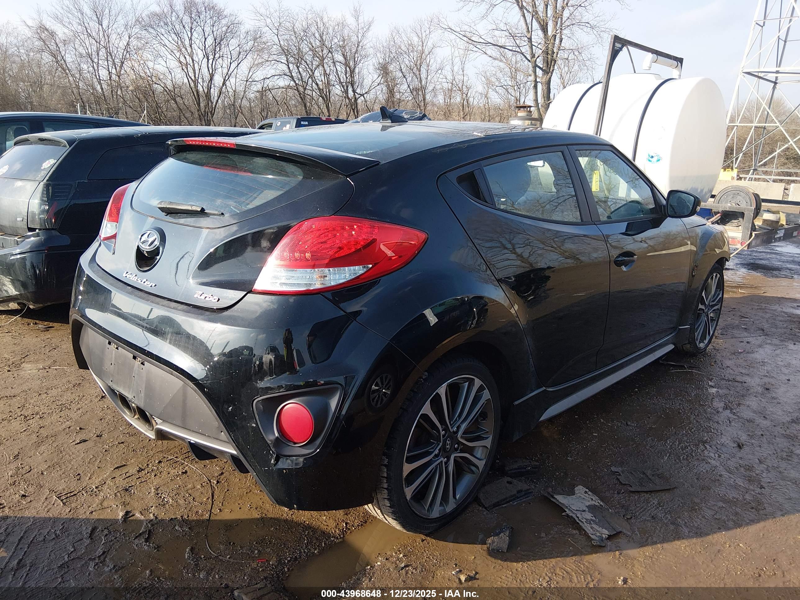 HYUNDAI VELOSTER image 4