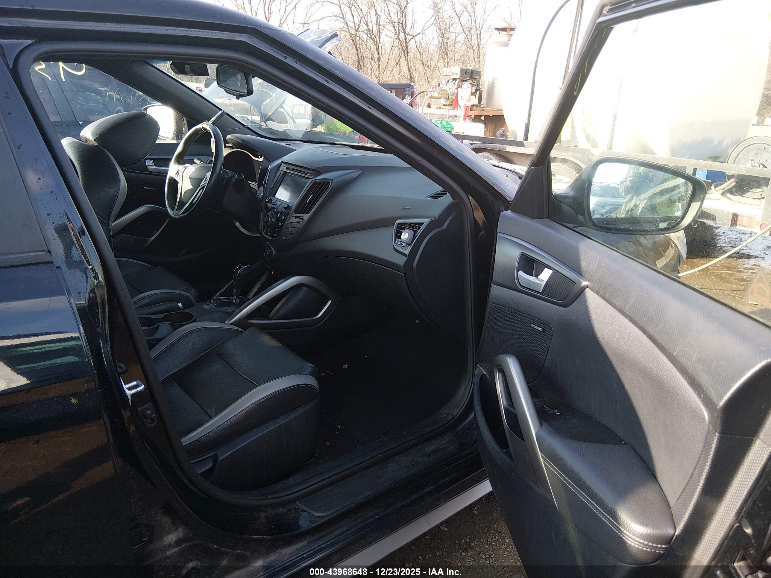 HYUNDAI VELOSTER image 5