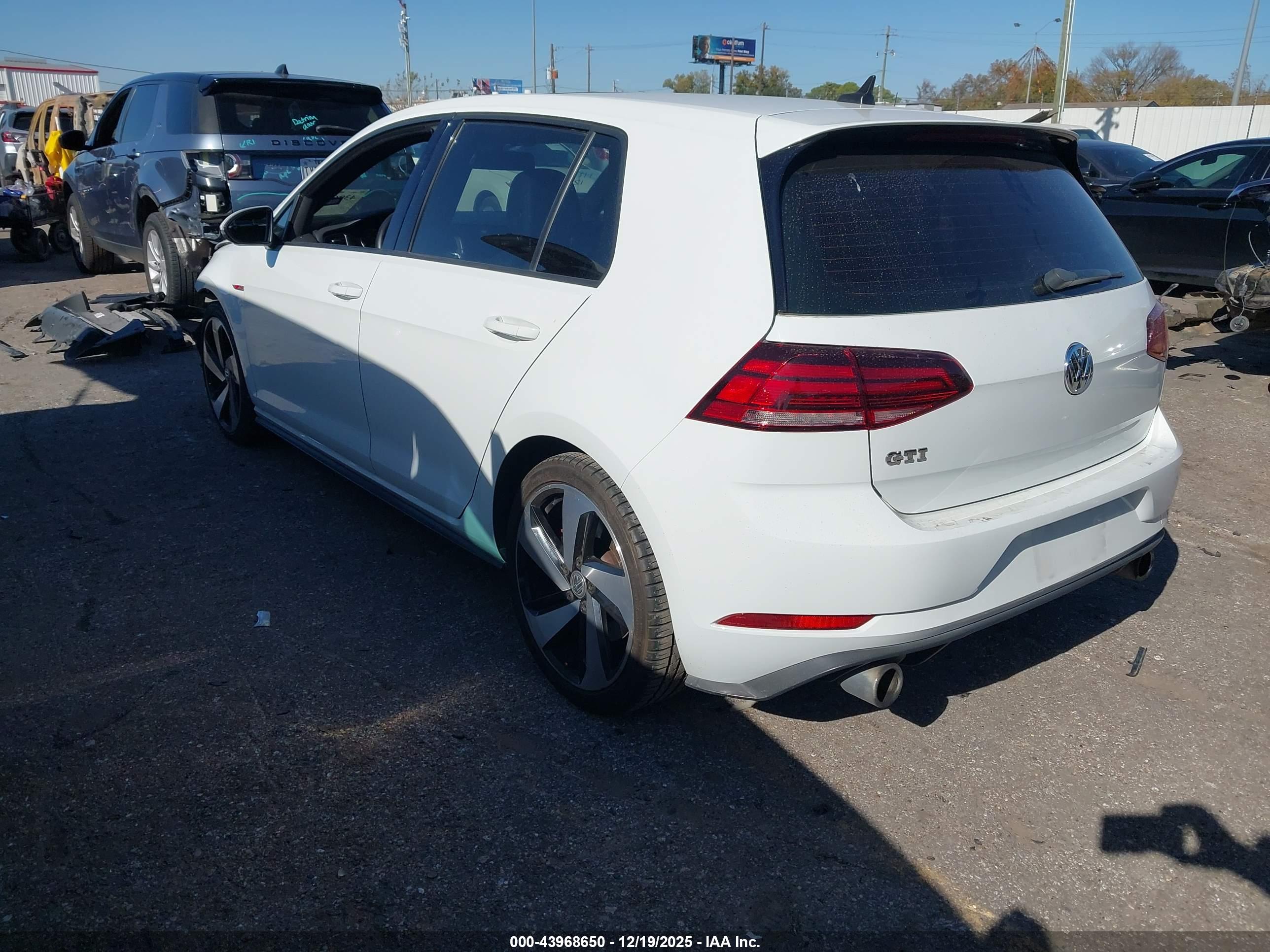 VOLKSWAGEN GOLF image 3