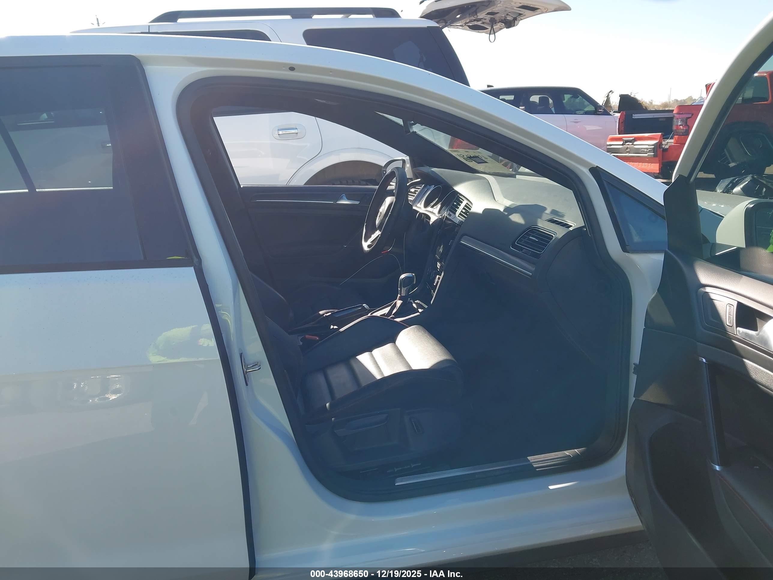 VOLKSWAGEN GOLF image 5