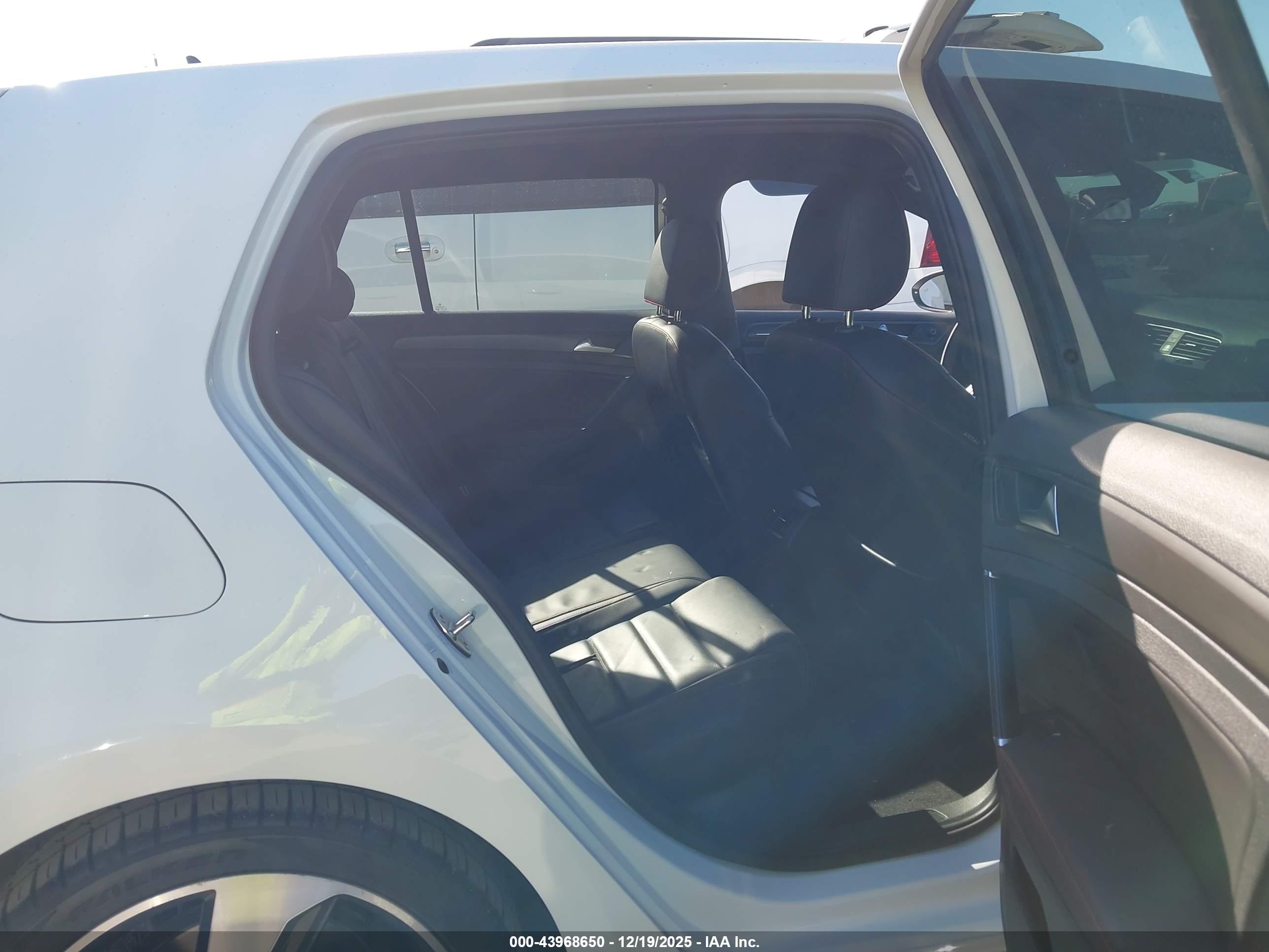 VOLKSWAGEN GOLF image 8