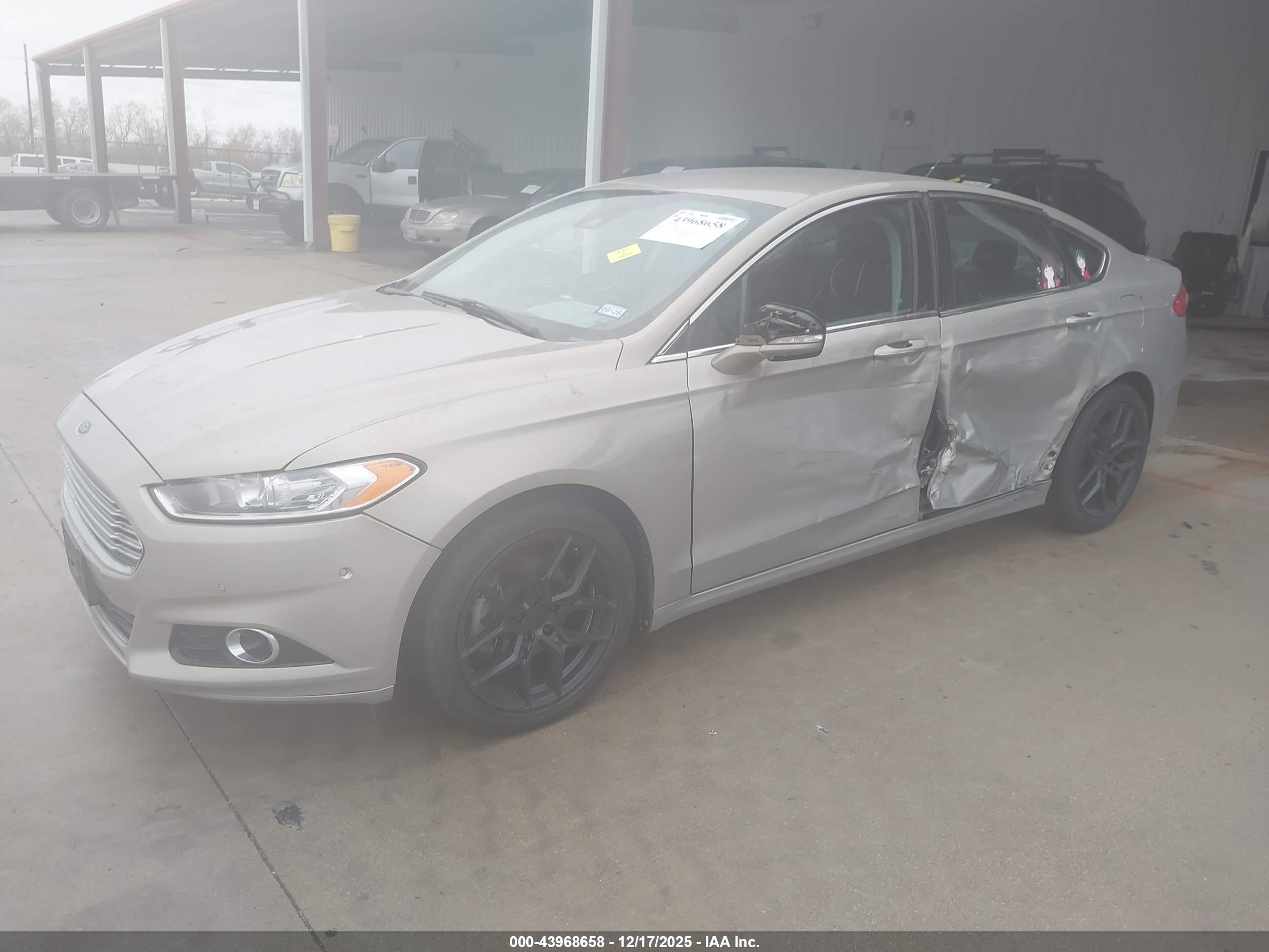 FORD FUSION image 2