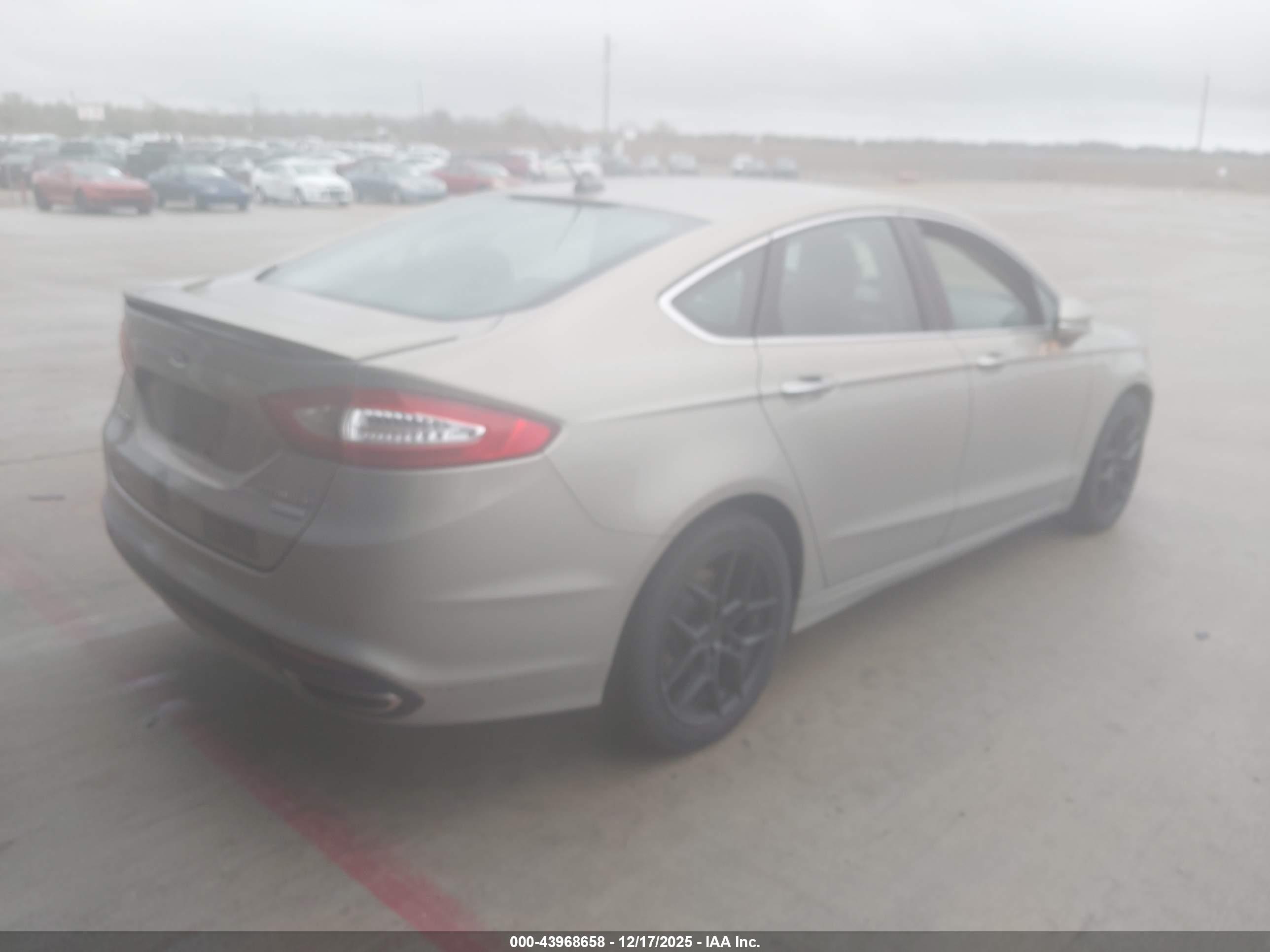 FORD FUSION image 4