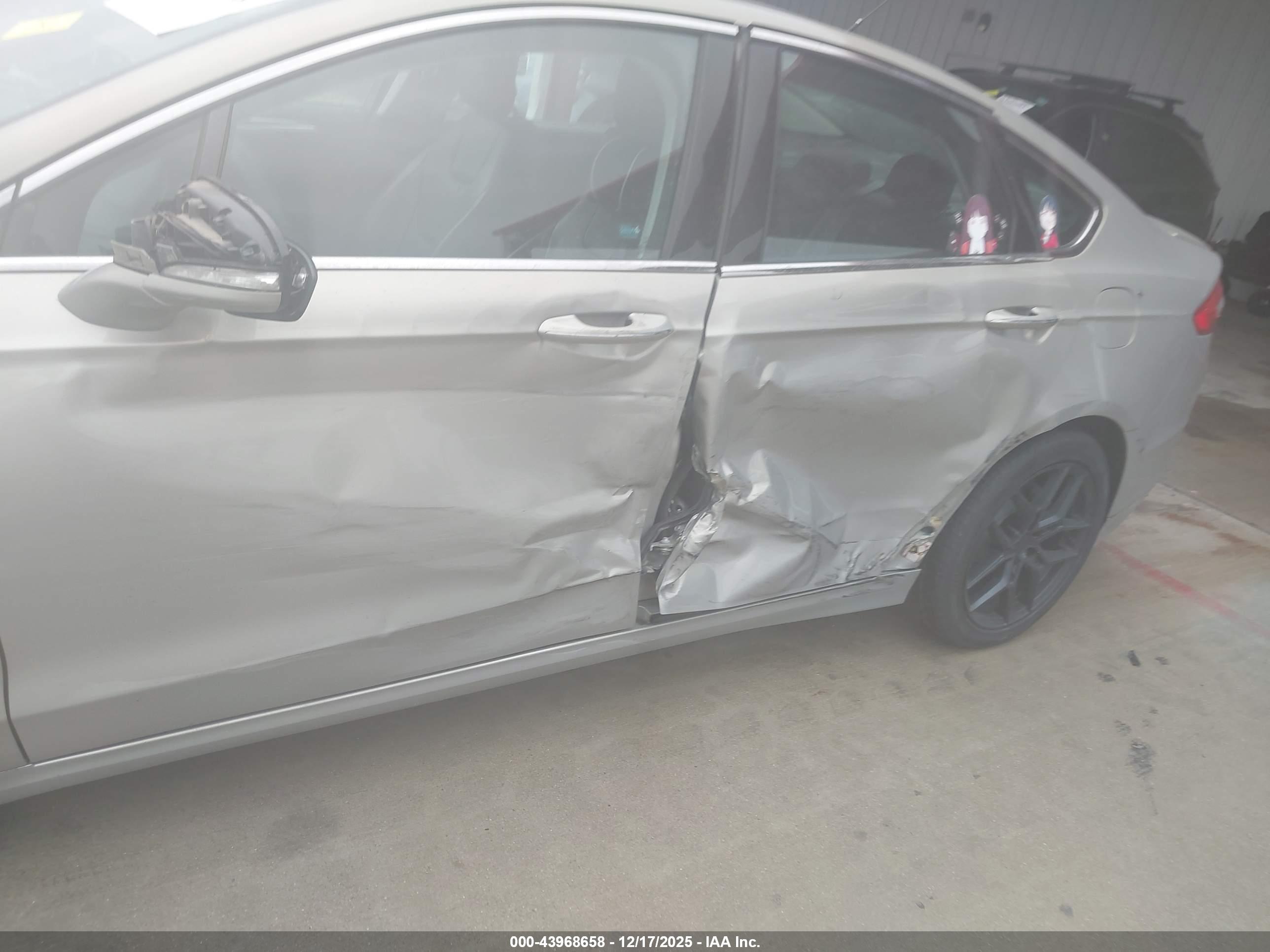 FORD FUSION image 6