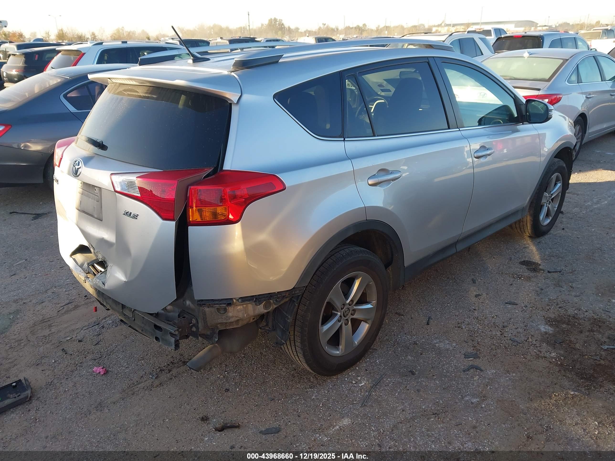 TOYOTA RAV4 image 4