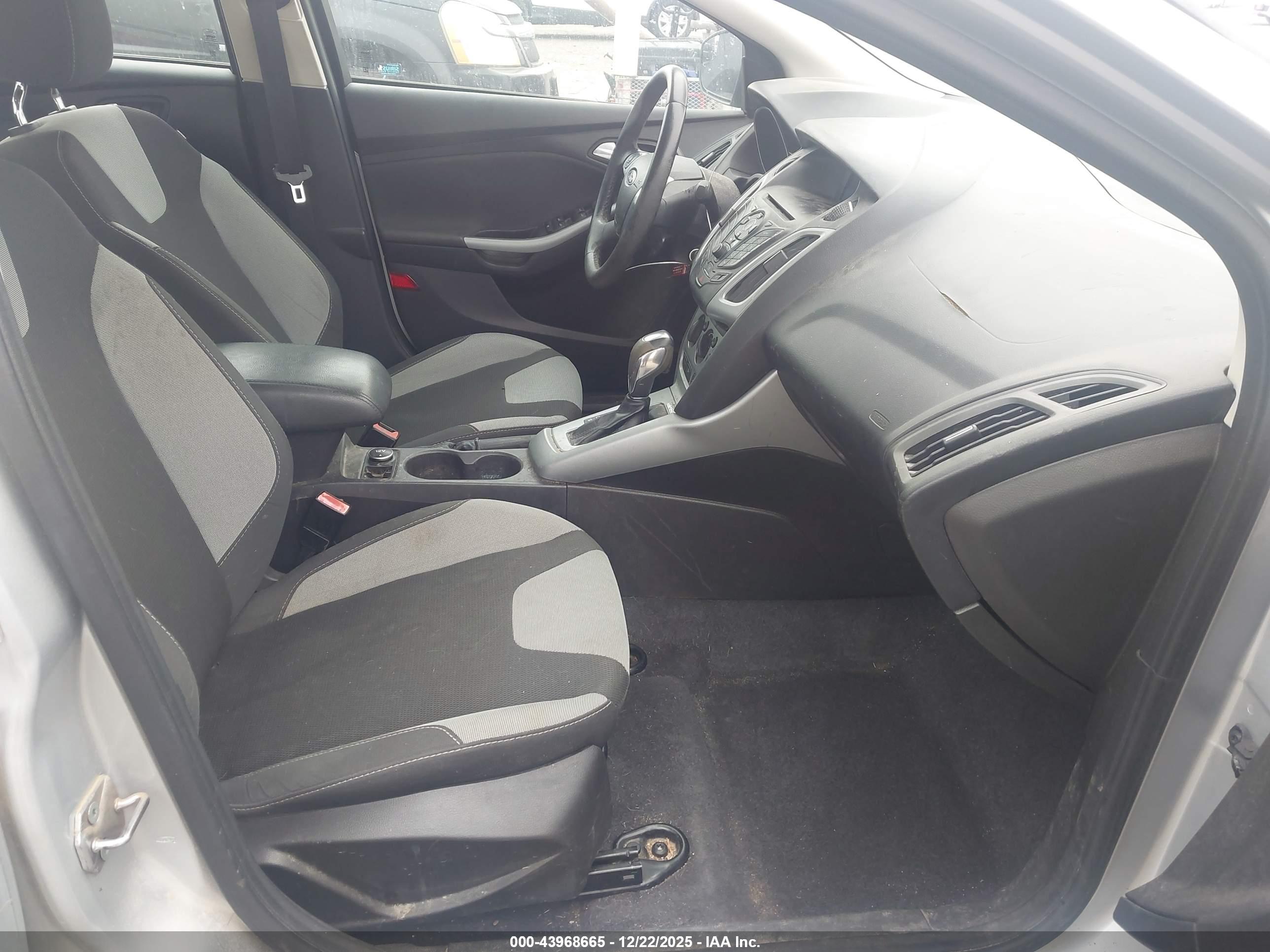 FORD FOCUS image 5