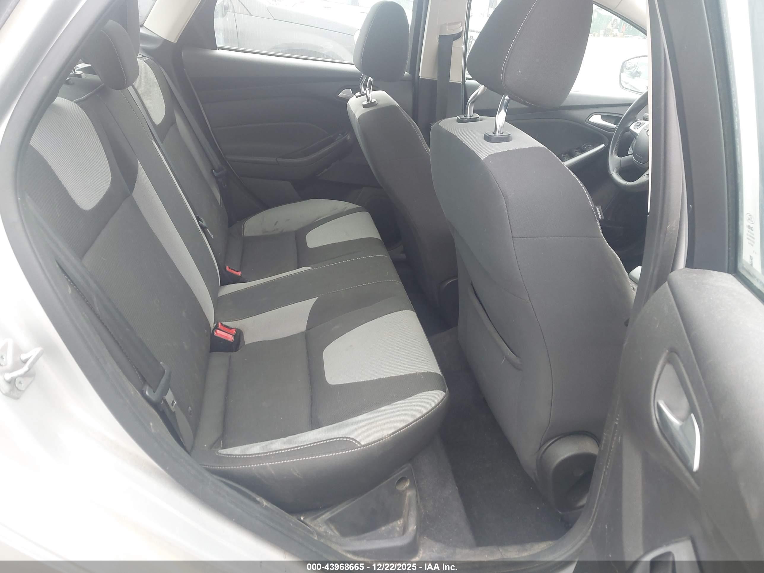 FORD FOCUS image 8