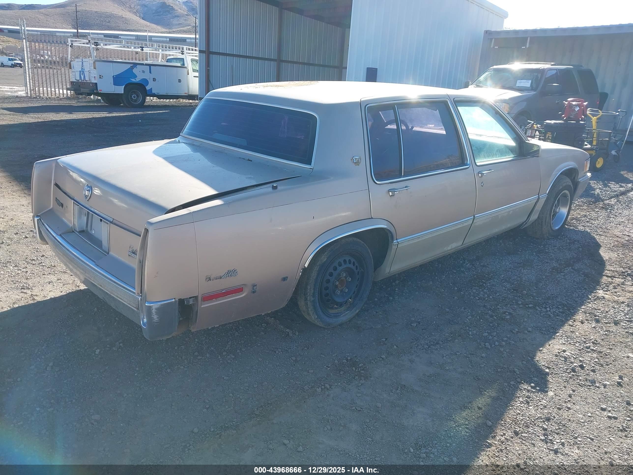 CADILLAC DEVILLE image 4