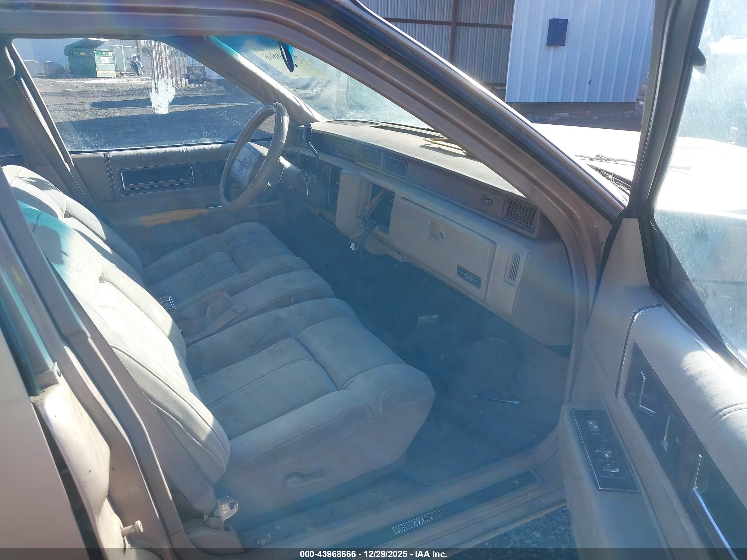 CADILLAC DEVILLE image 5