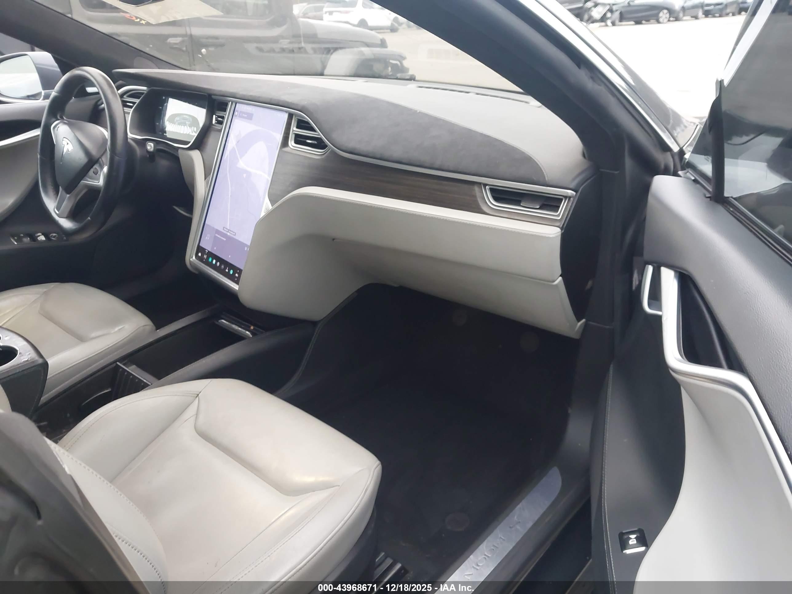 TESLA MODEL image 5
