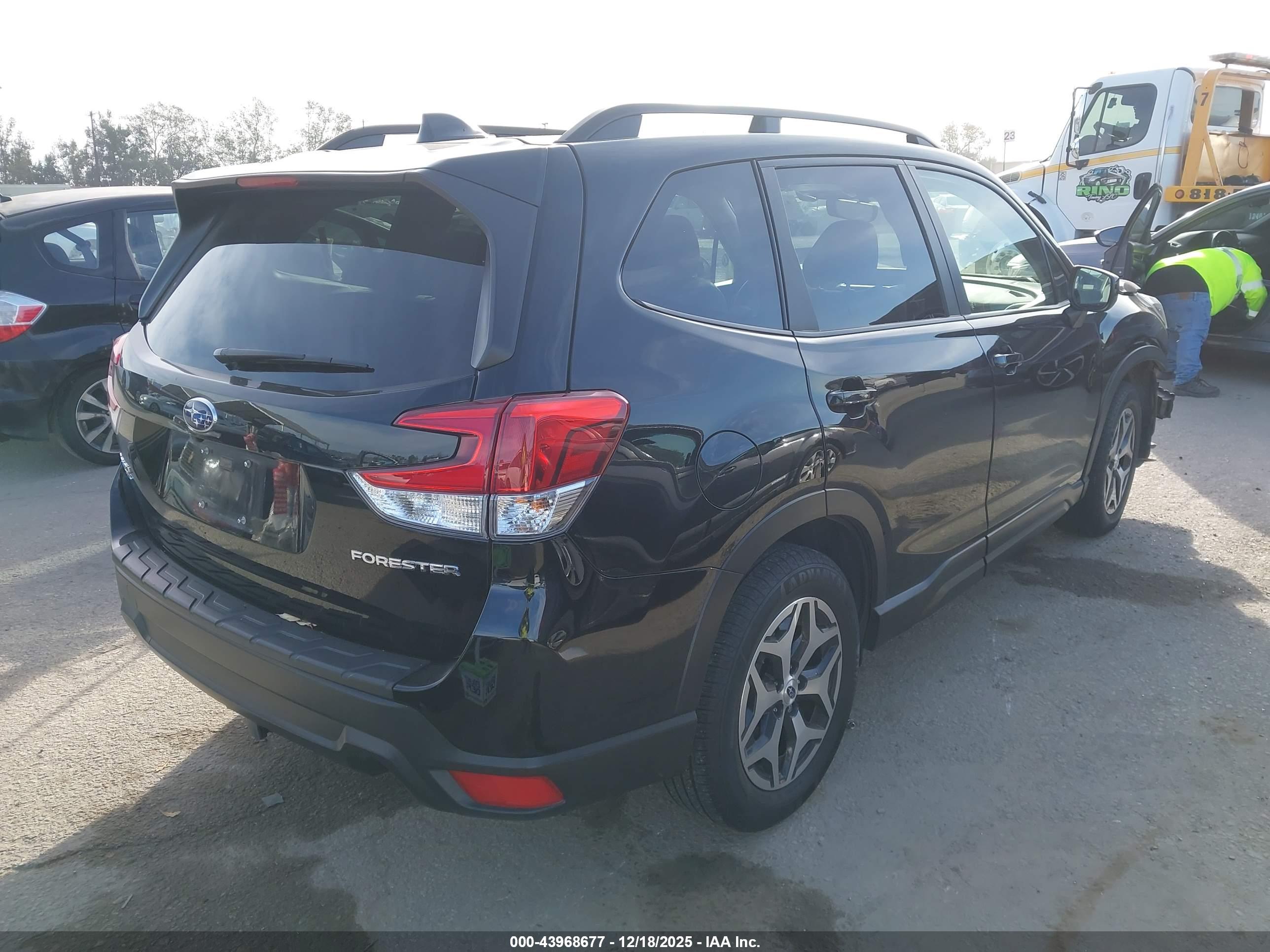 SUBARU FORESTER image 4