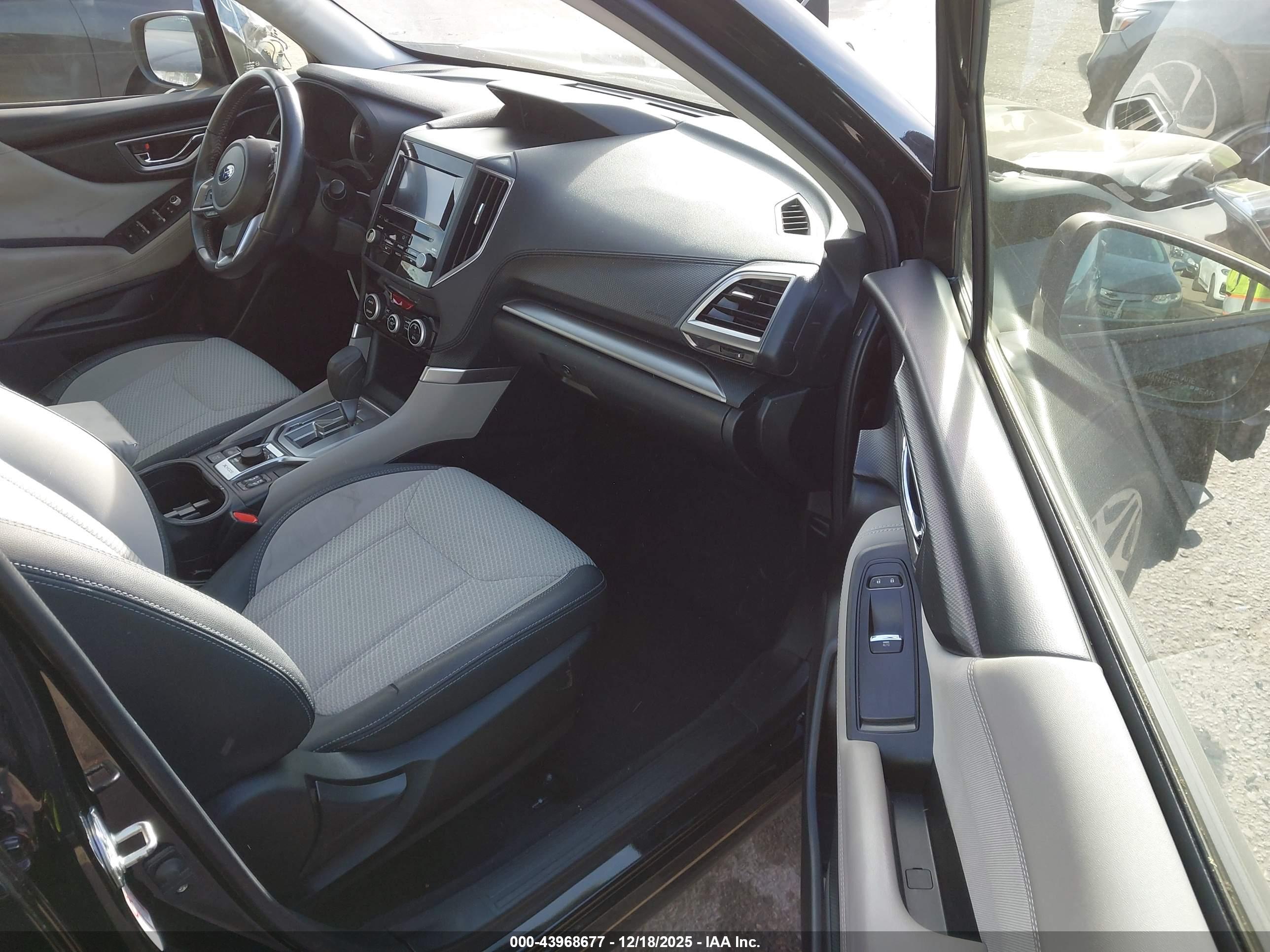 SUBARU FORESTER image 5