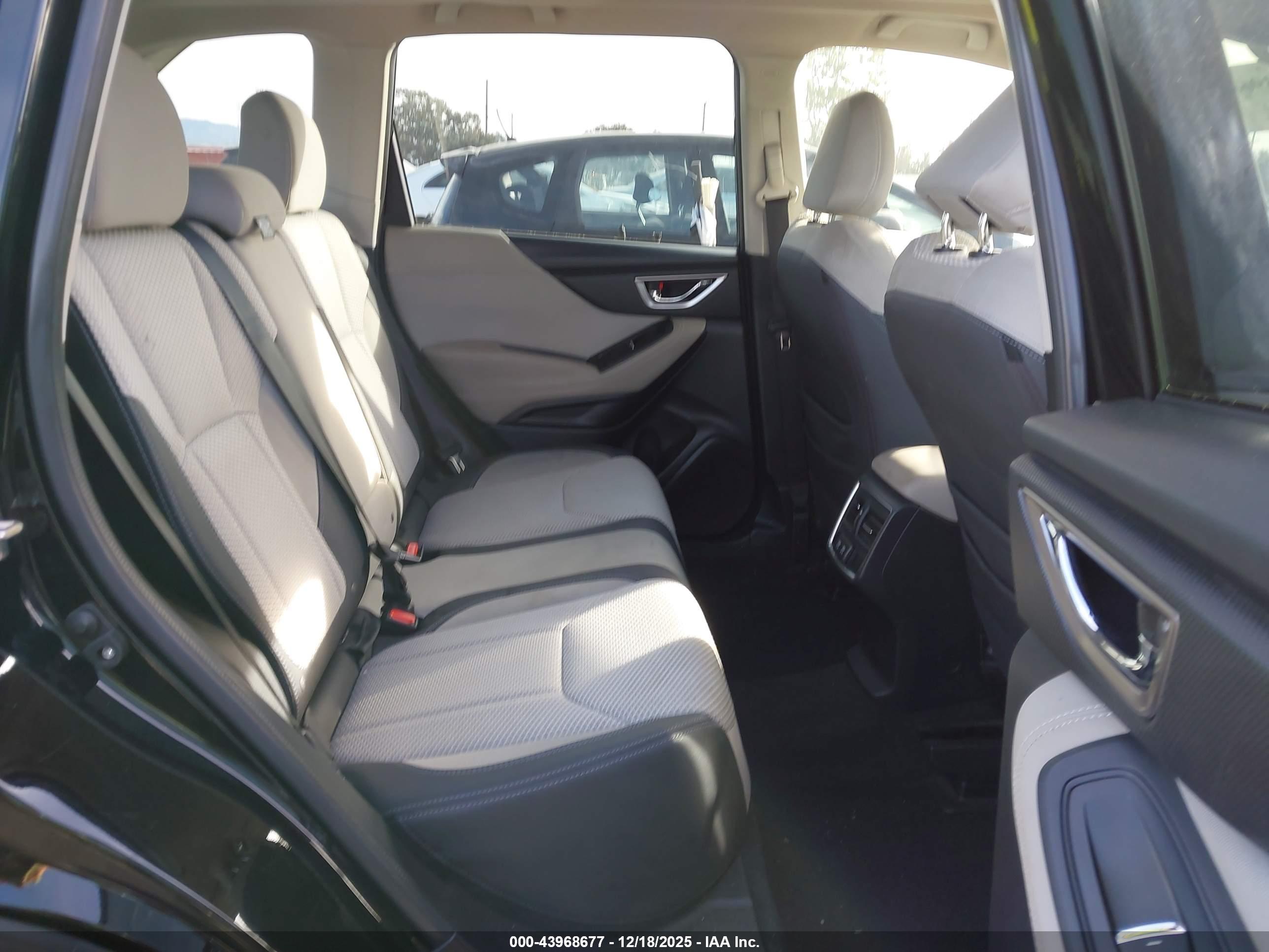 SUBARU FORESTER image 8