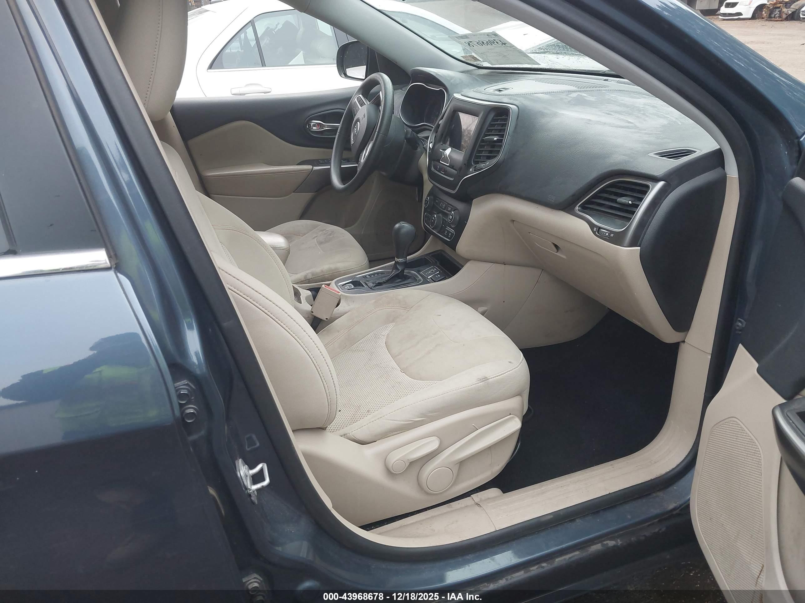 JEEP CHEROKEE image 5