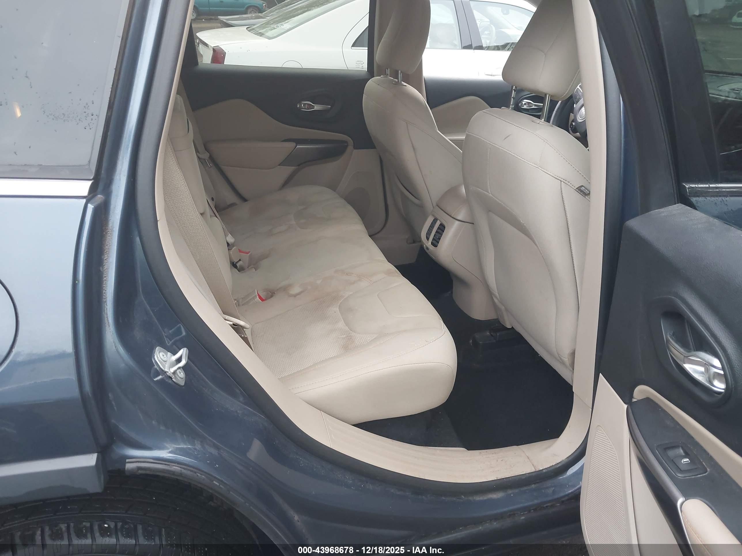 JEEP CHEROKEE image 8