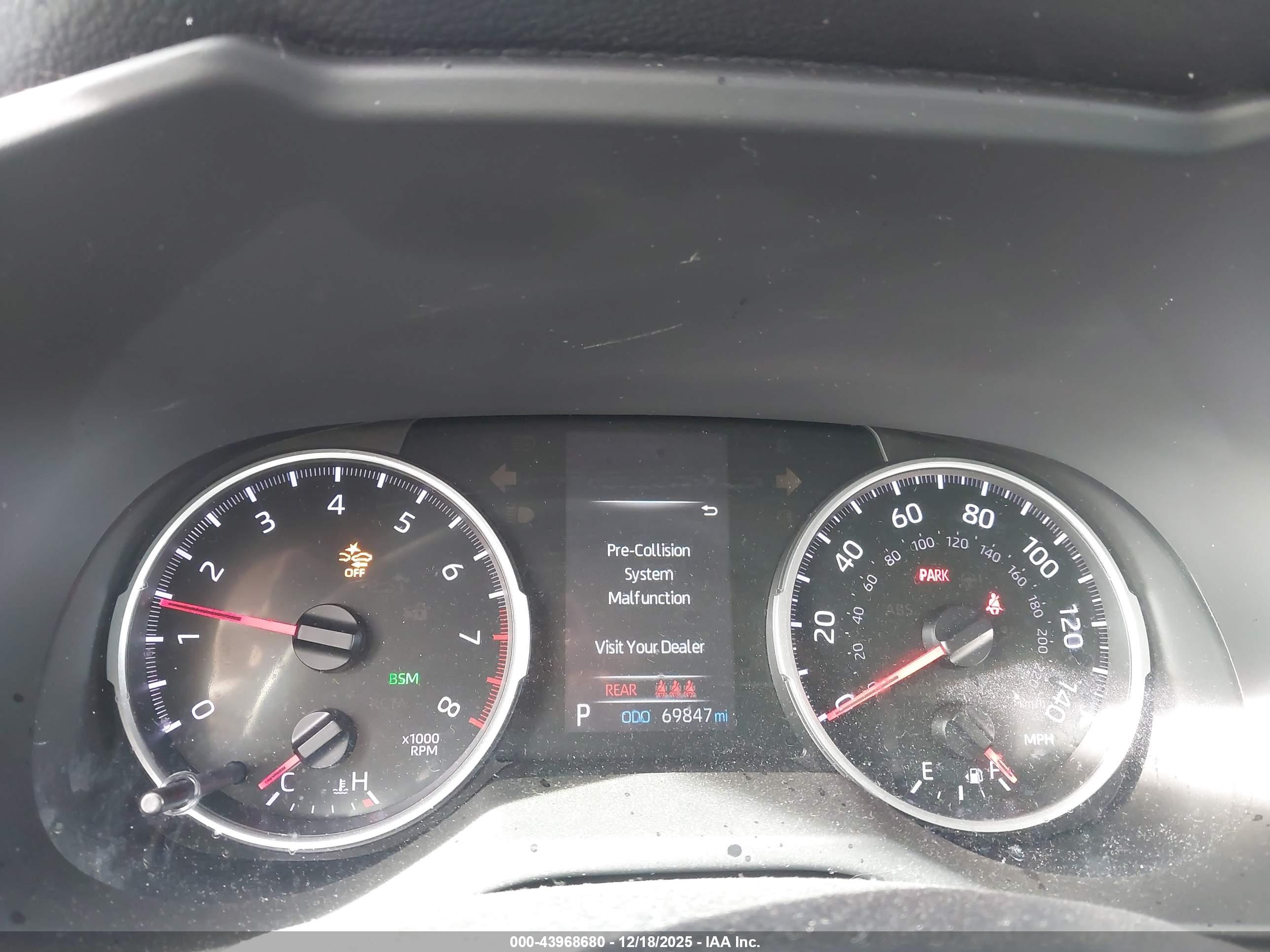 TOYOTA RAV4 image 7