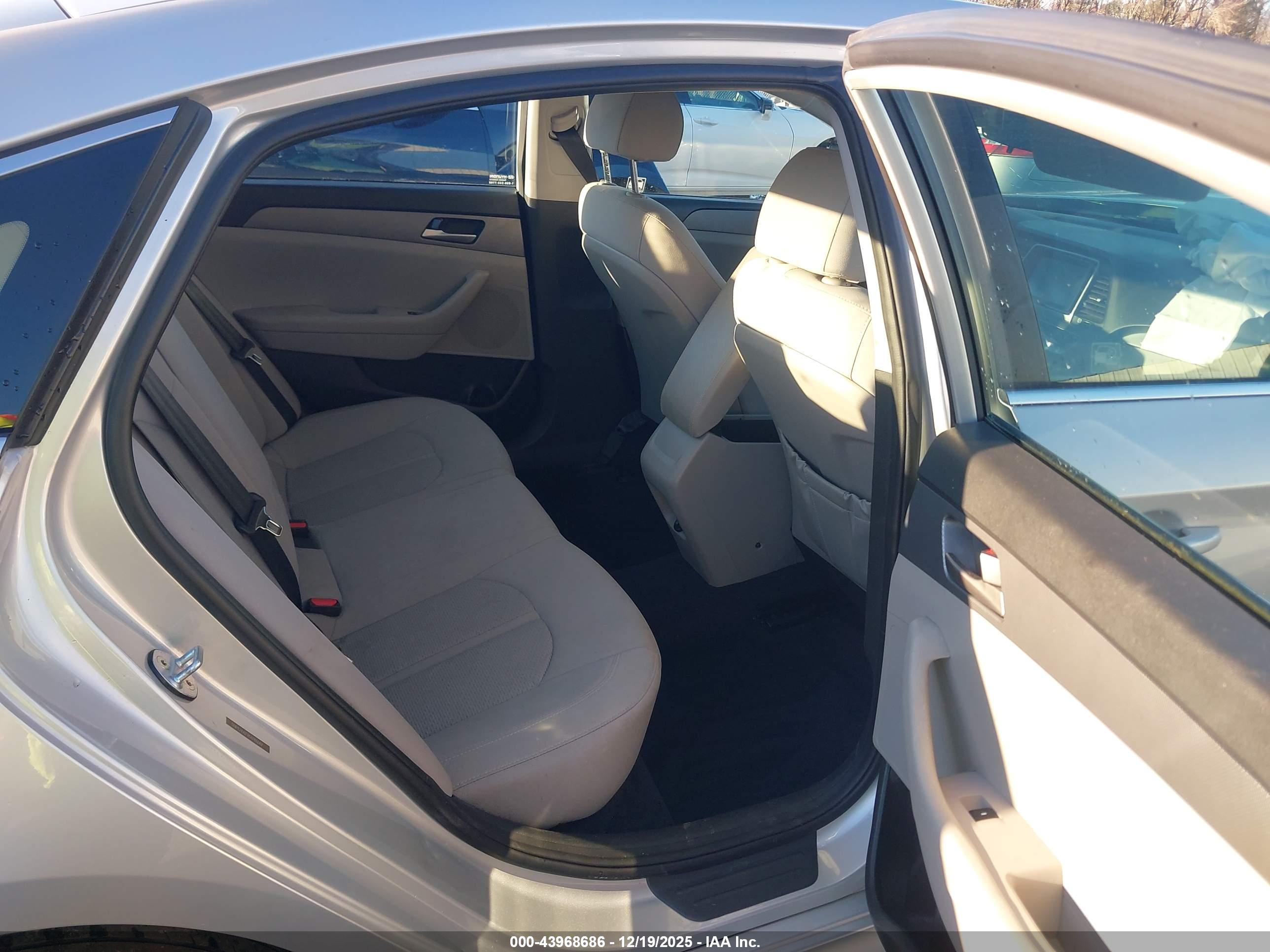 HYUNDAI SONATA image 8