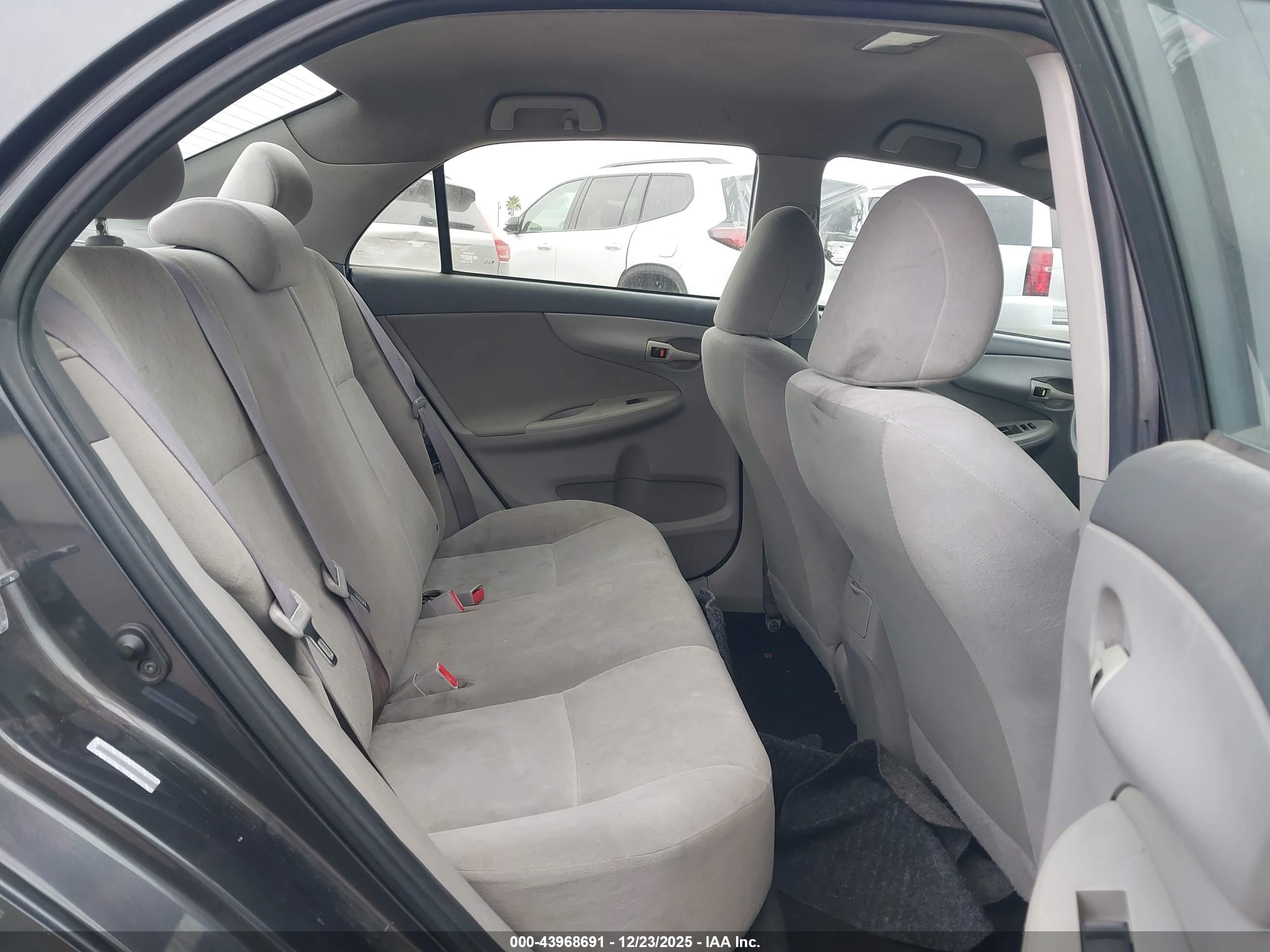 TOYOTA COROLLA image 8