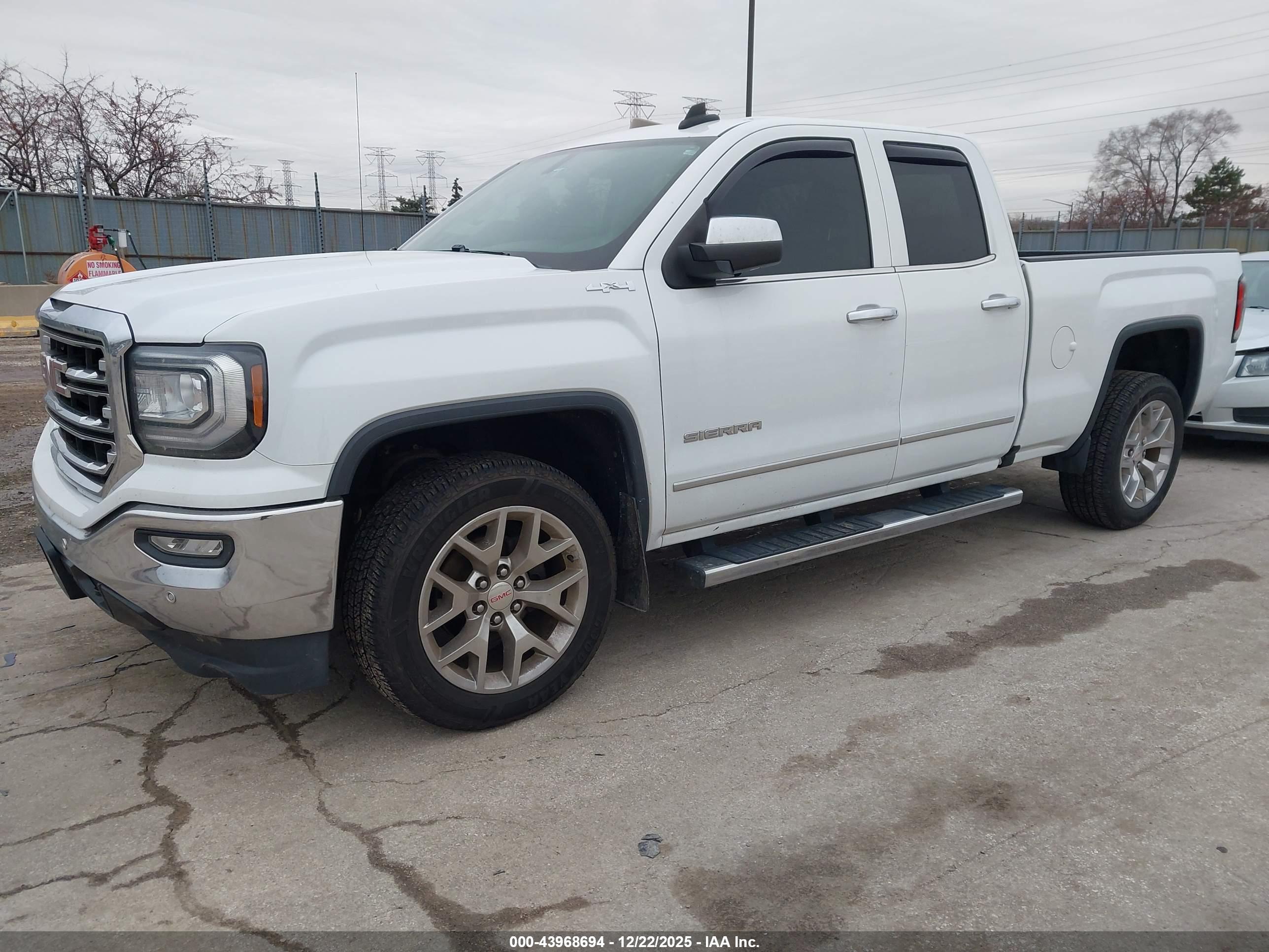 GMC SIERRA image 2