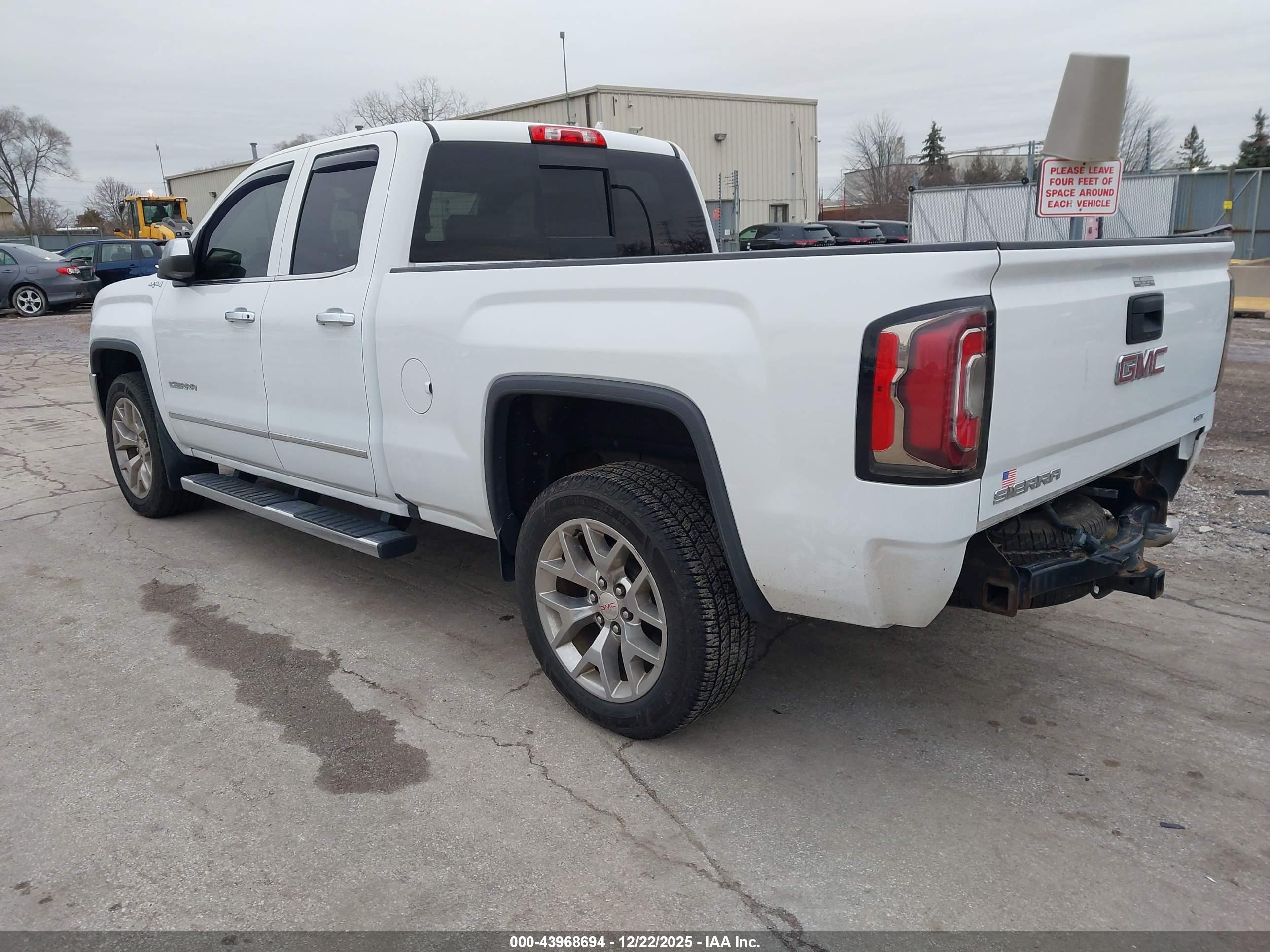 GMC SIERRA image 3