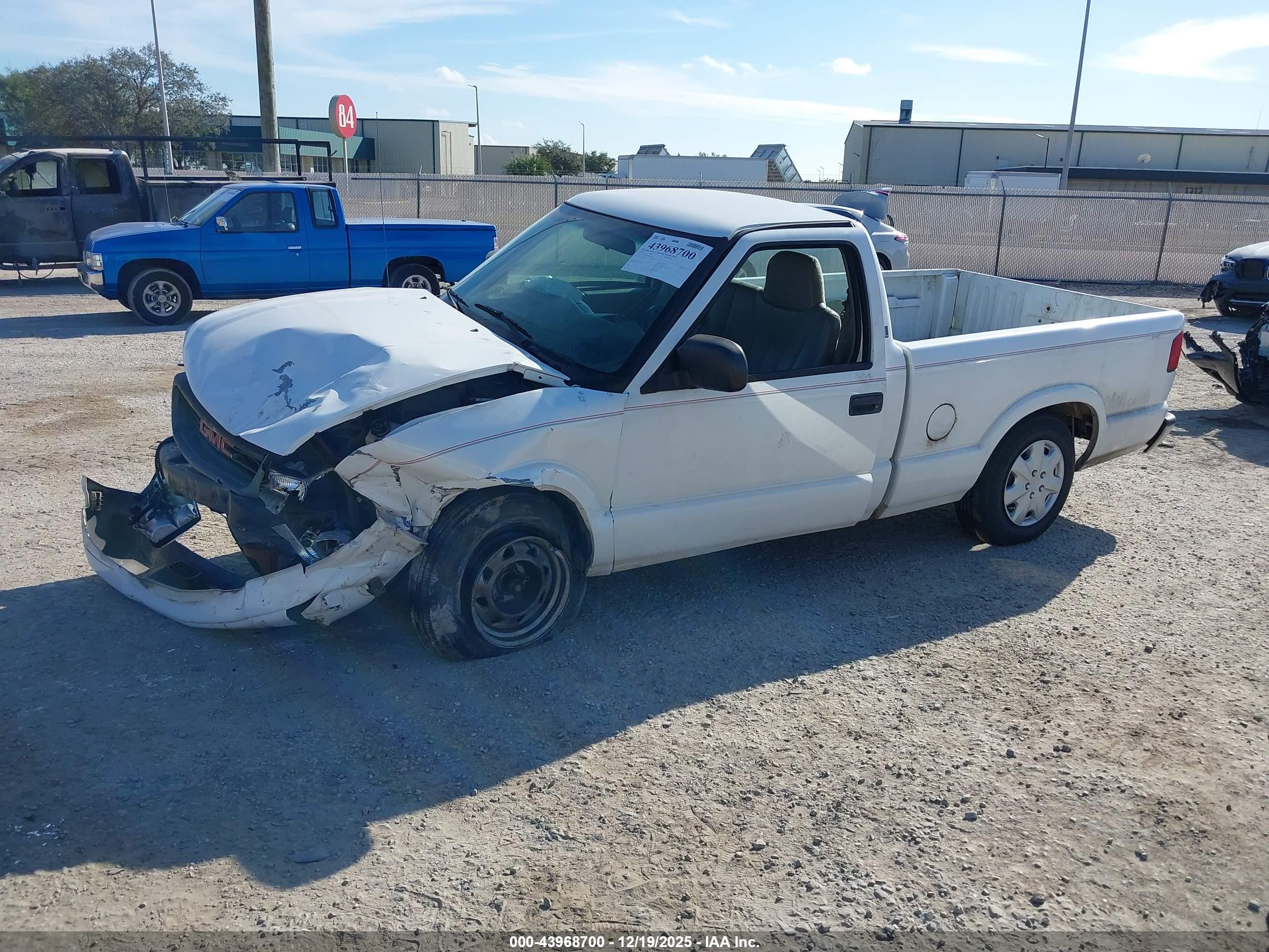 GMC SONOMA image 2