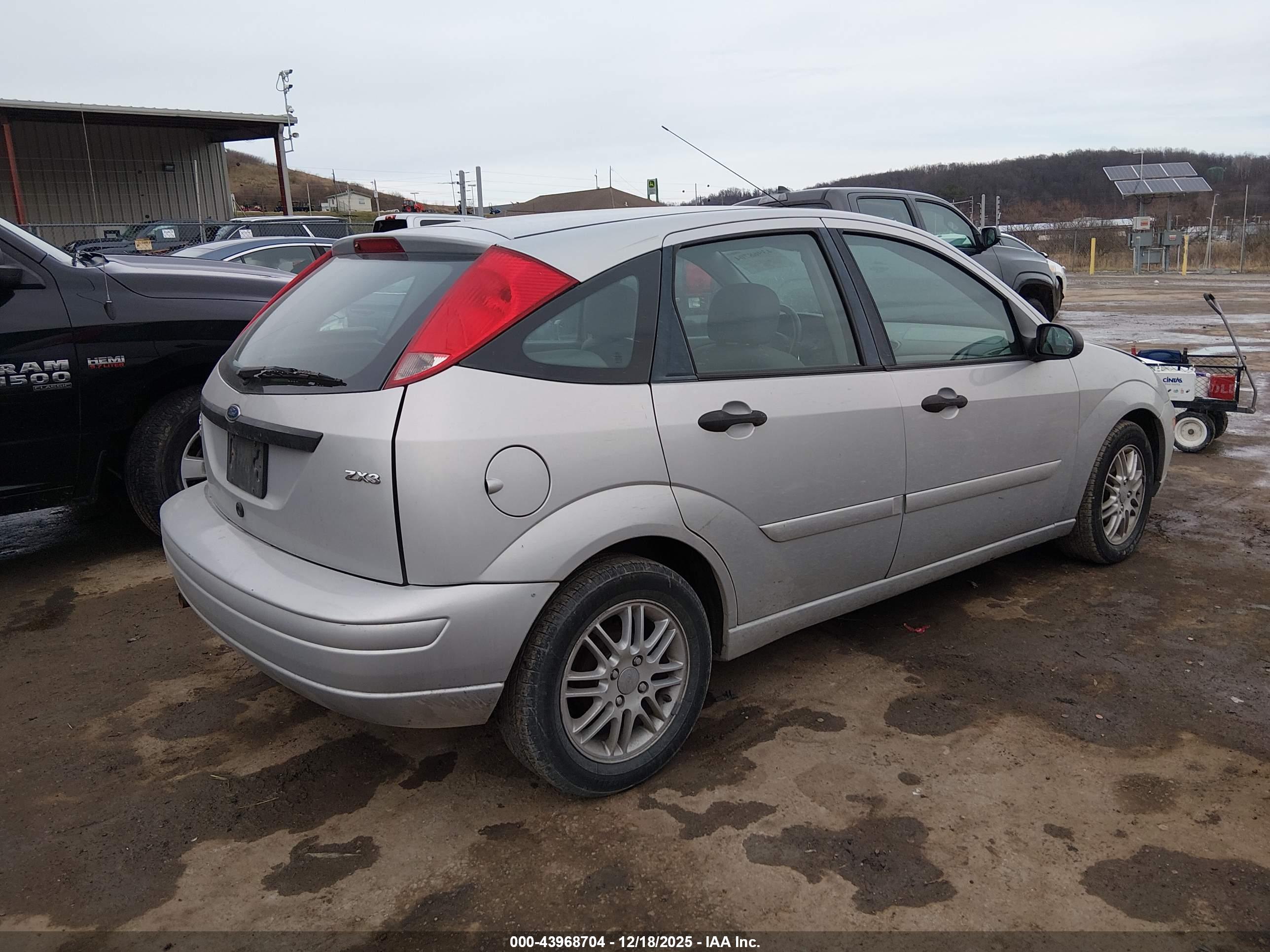 FORD FOCUS image 4