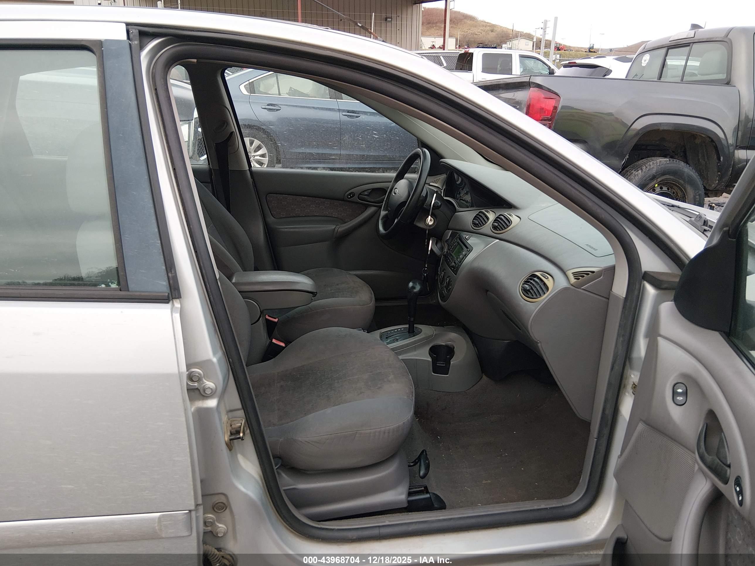 FORD FOCUS image 5