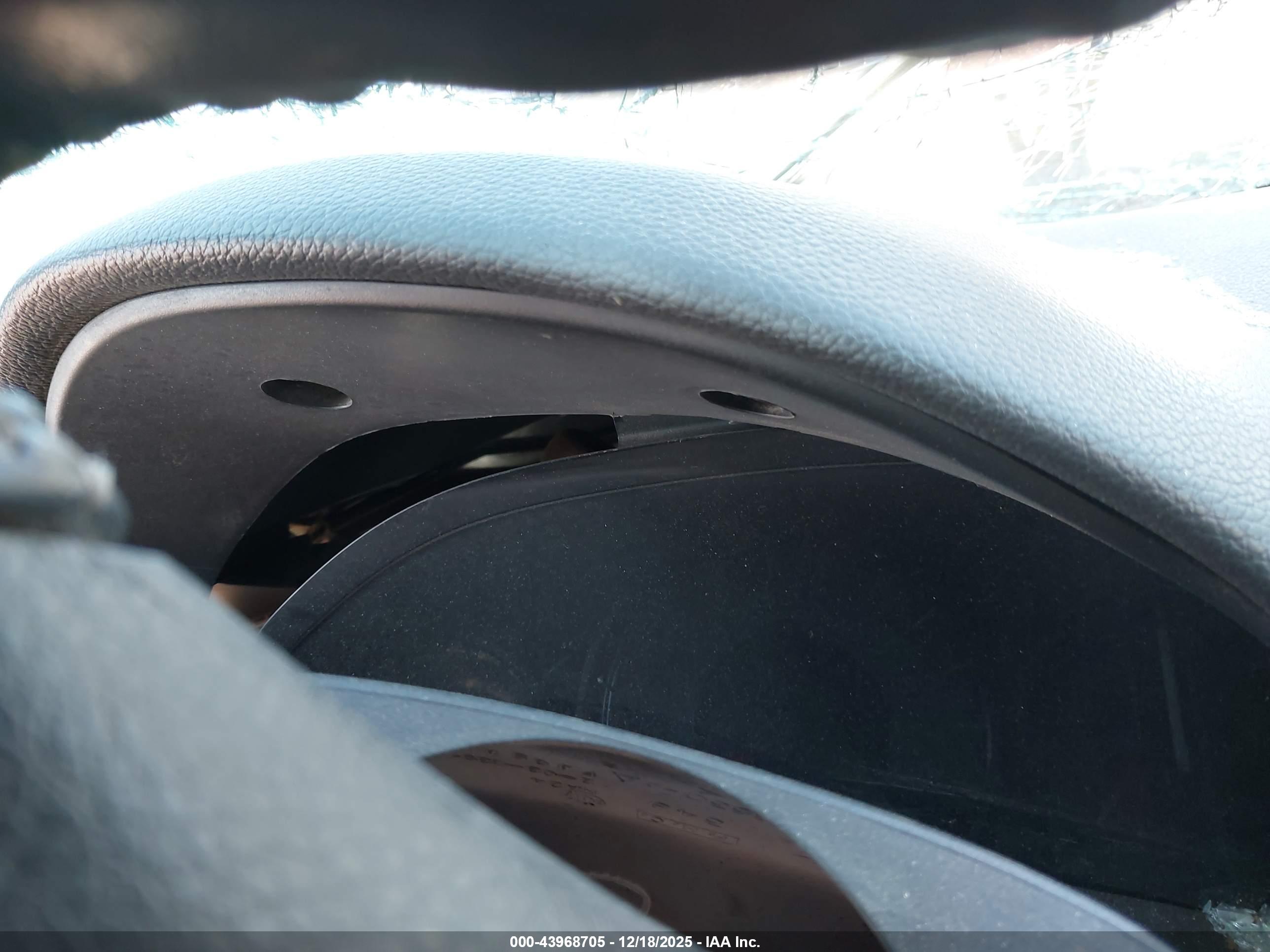 FORD FUSION image 7