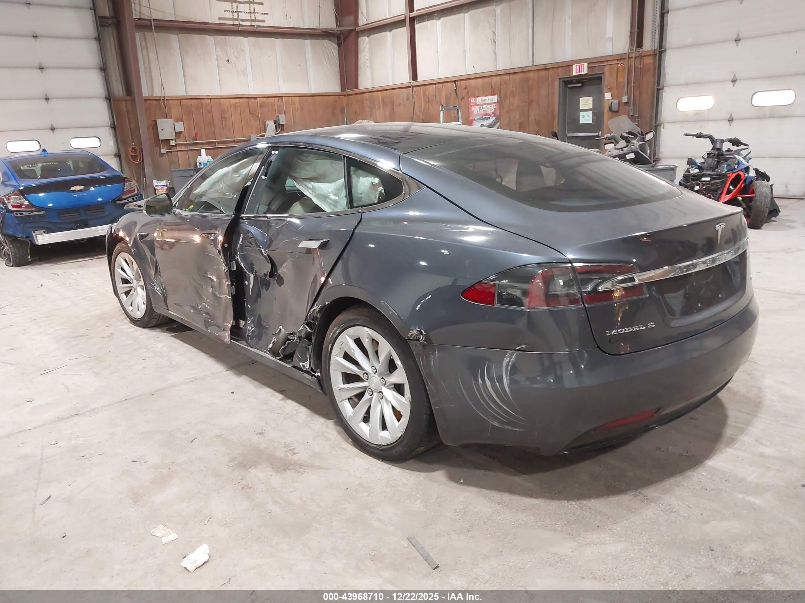 TESLA MODEL image 3