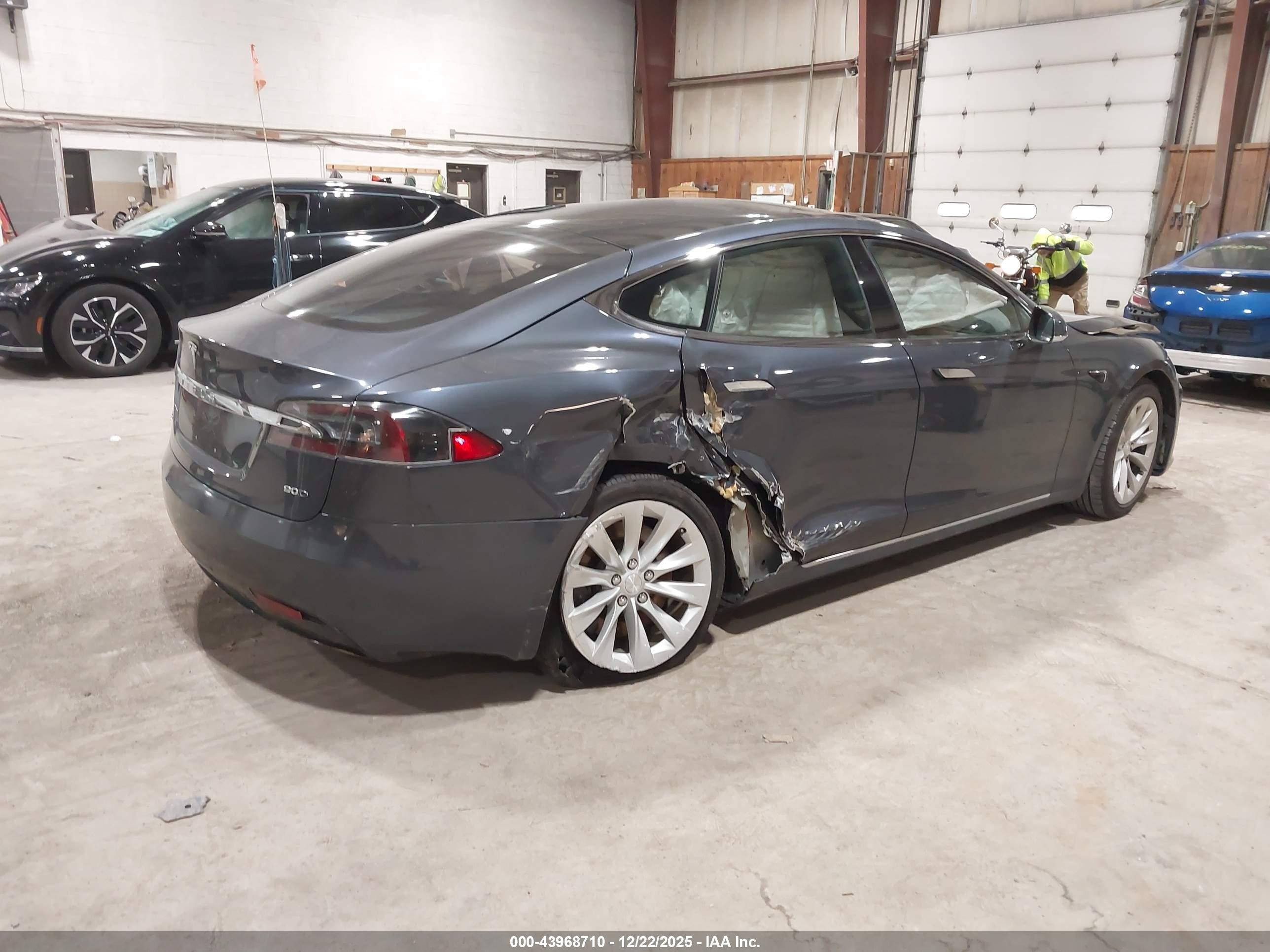 TESLA MODEL image 4
