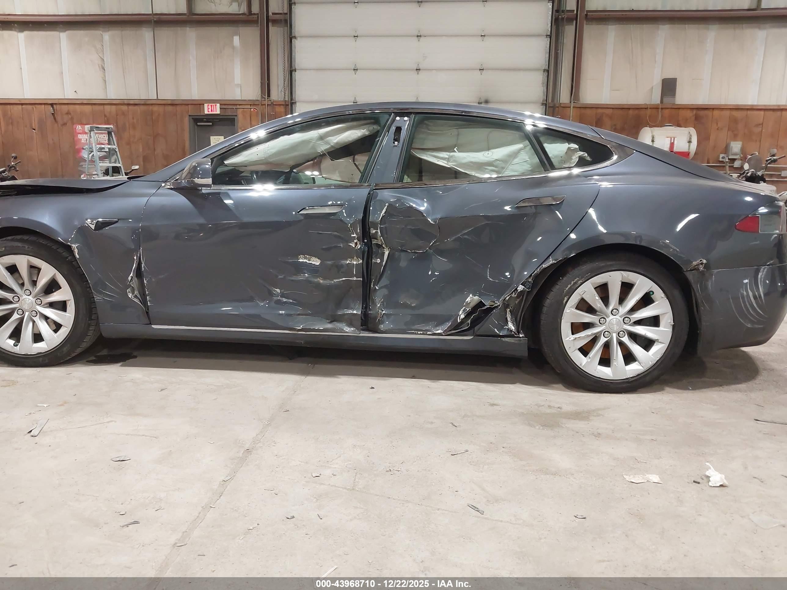 TESLA MODEL image 6