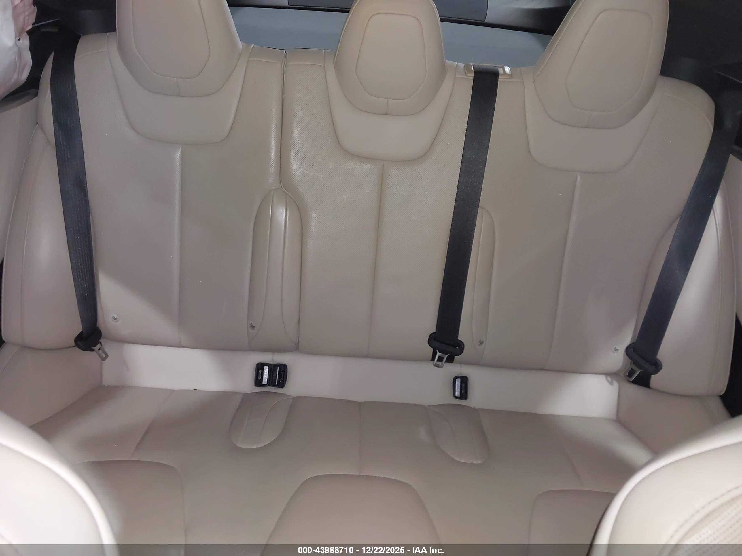 TESLA MODEL image 8