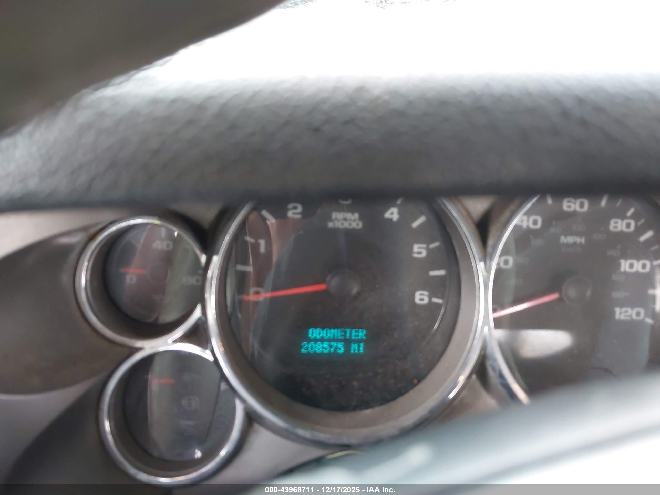 CHEVROLET SILVERADO image 7