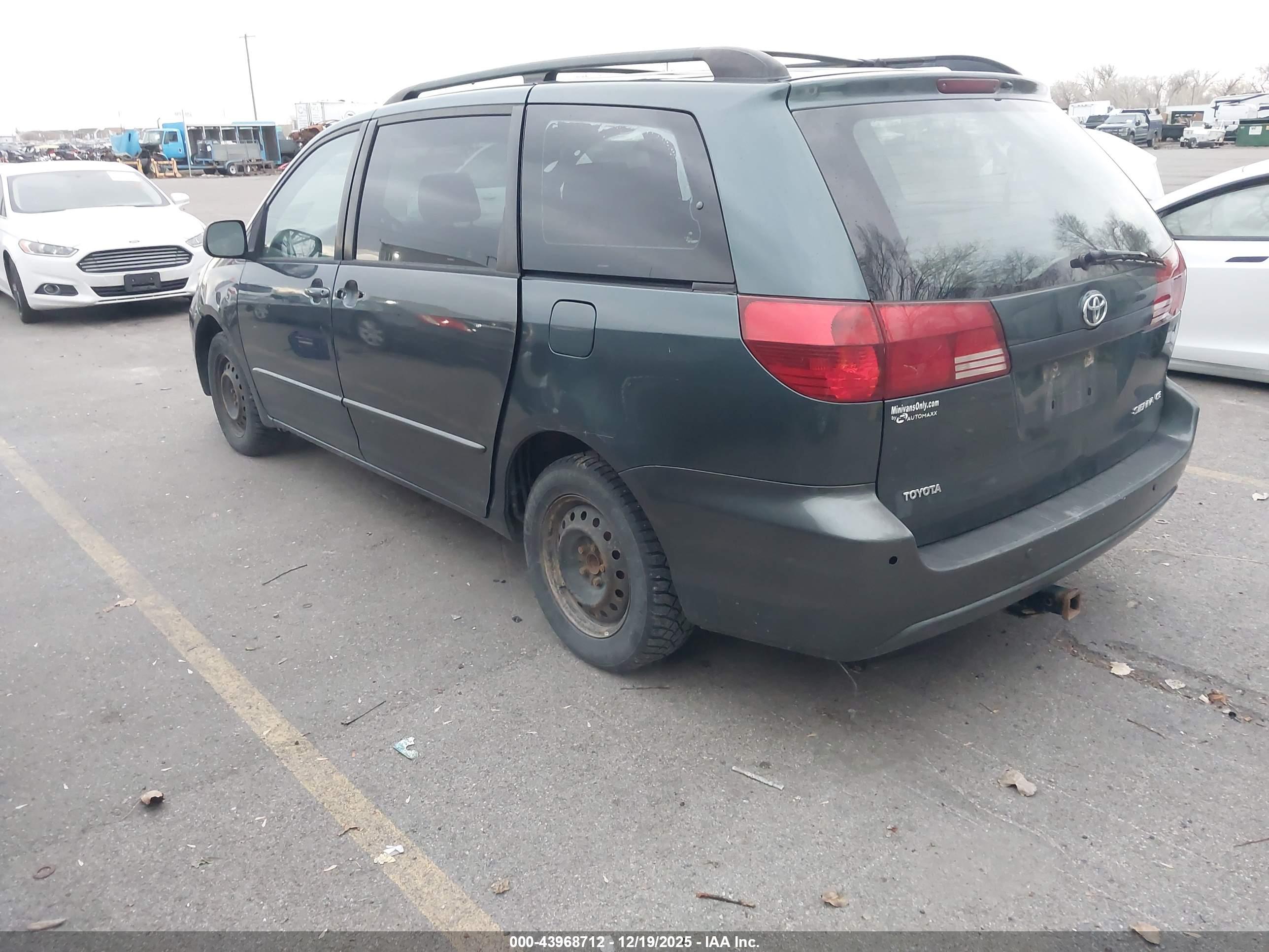 TOYOTA SIENNA image 3